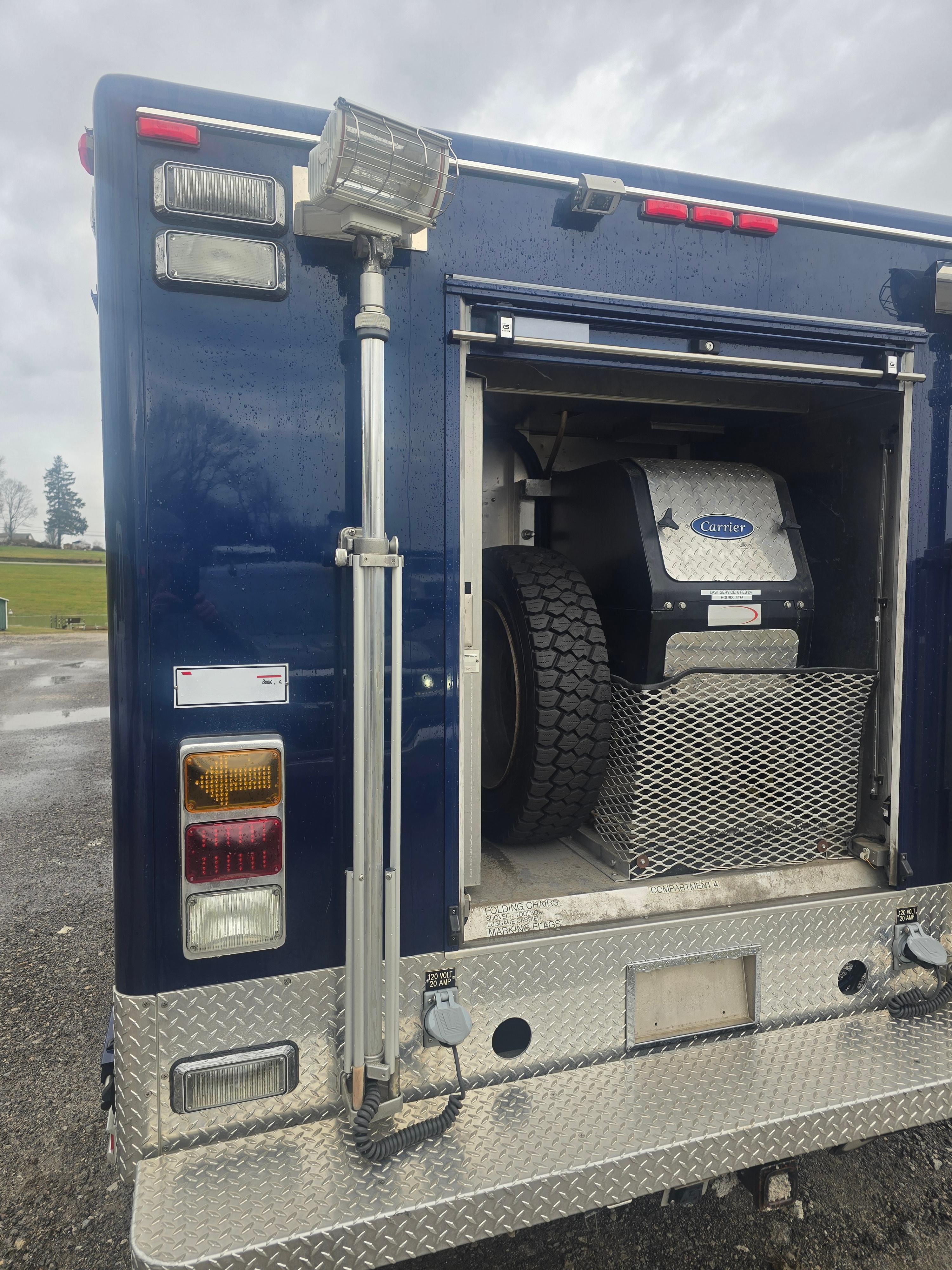 Ford 450 Maintainer Body - image 10