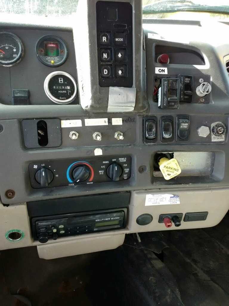2005 Caterpillar Dump Truck — photo 8