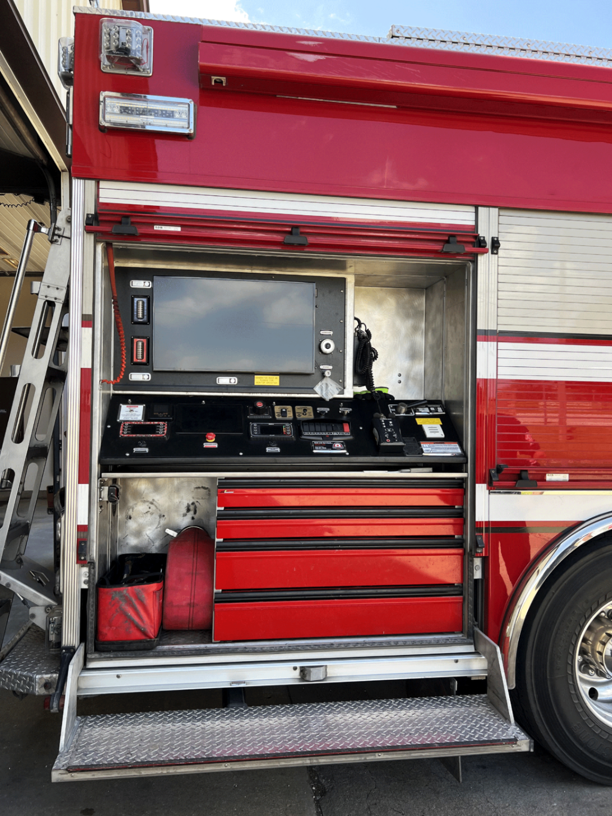 2018 Rosenbauer Commander Rescue Pumper - image 19