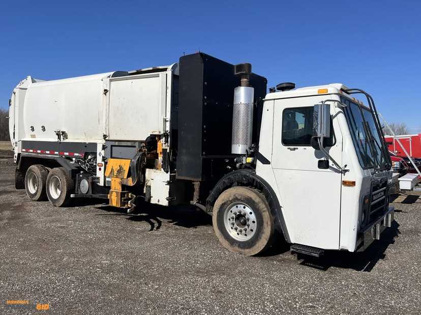 2013 Mack Labrie Automated Side Loader — photo 7