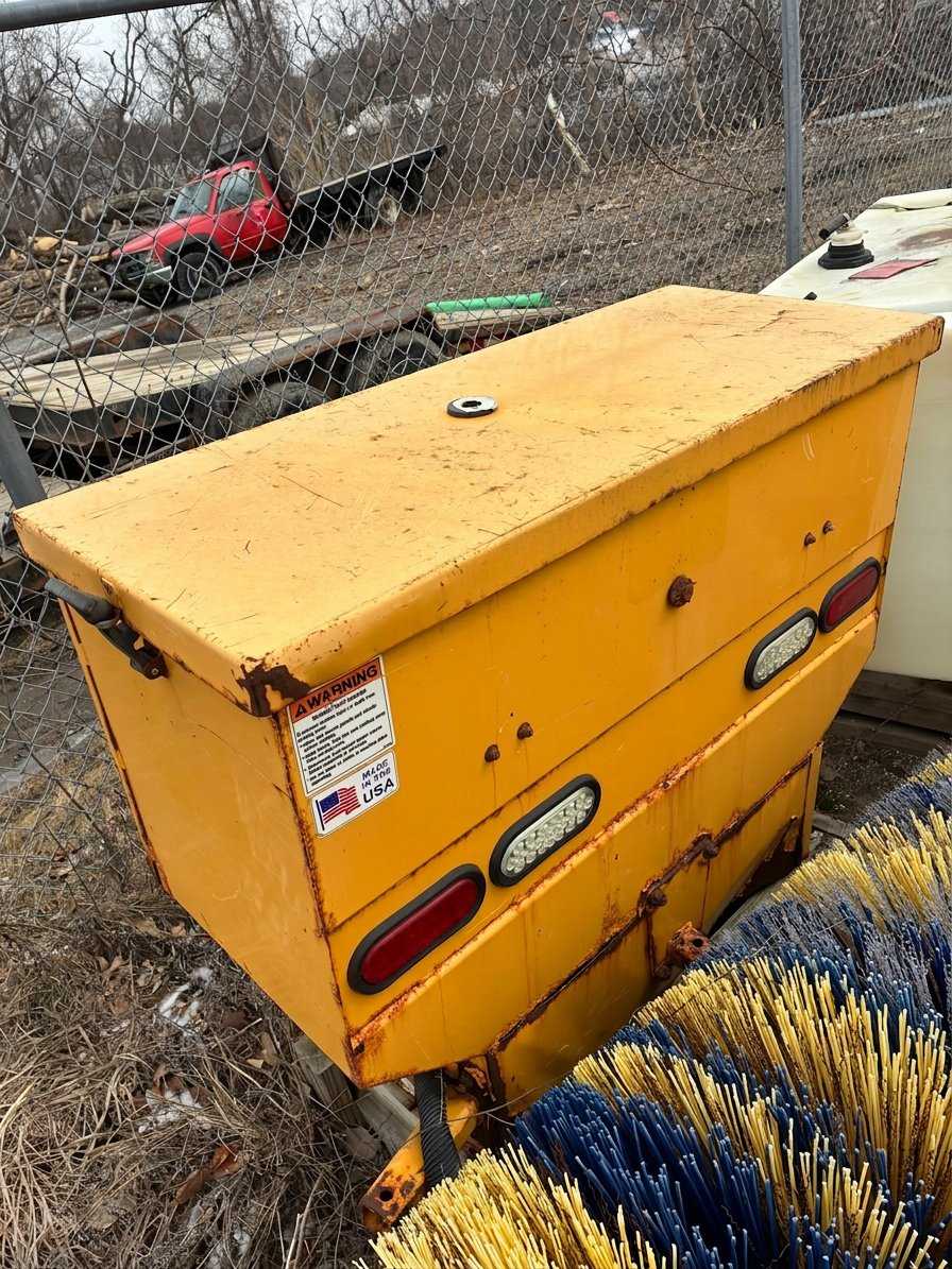 2012 MB Tractor-Mounted Spreader