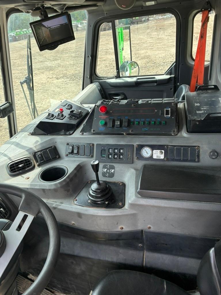 2020 Peterbilt E-Z Pack Front Loader - image 13