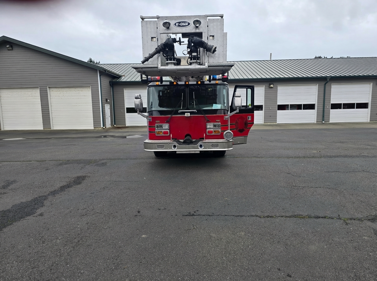 1998 E-One 95' Aerial - image 2