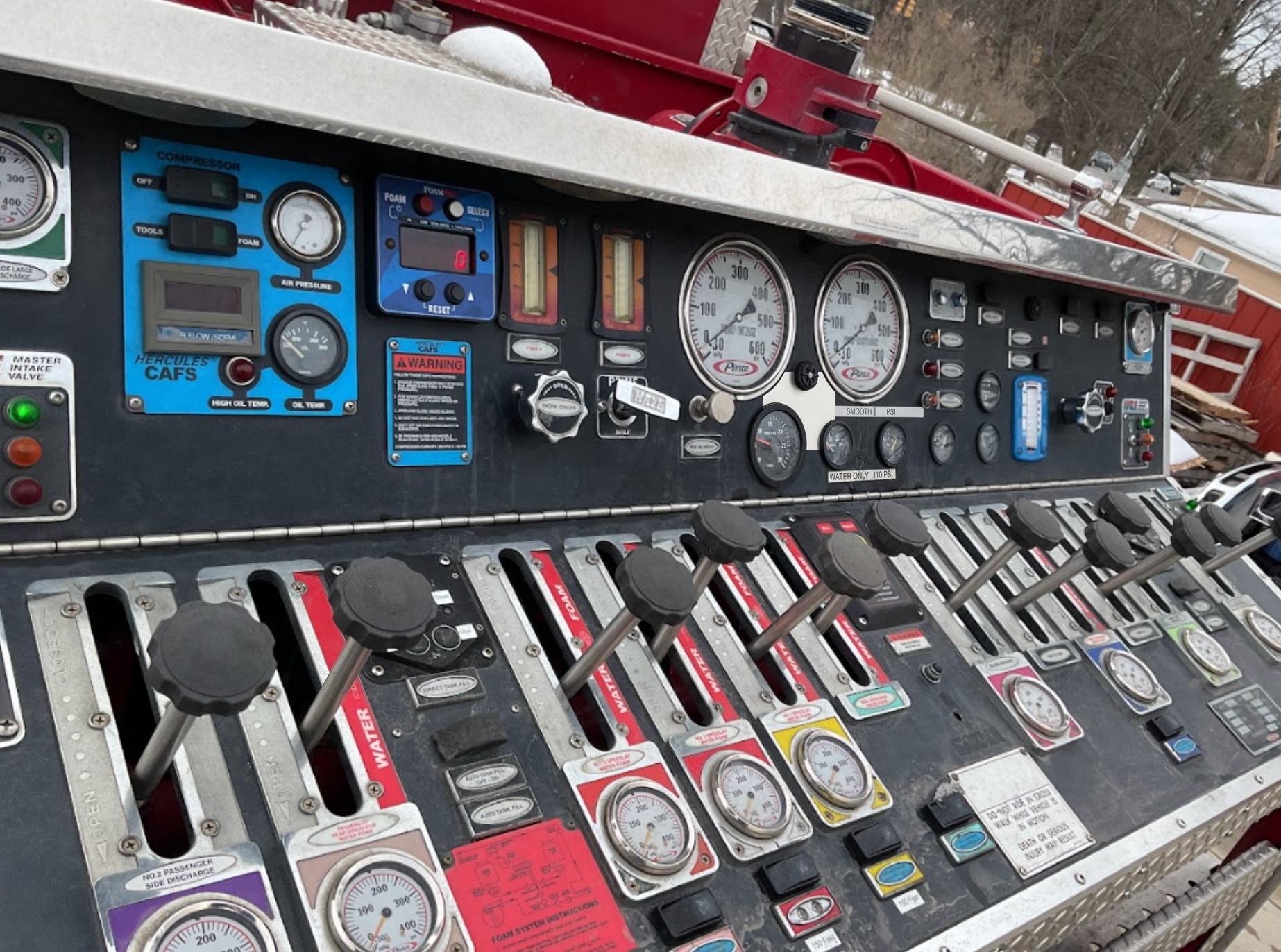 2003 Pierce Tilt Cab Pumper - image 40