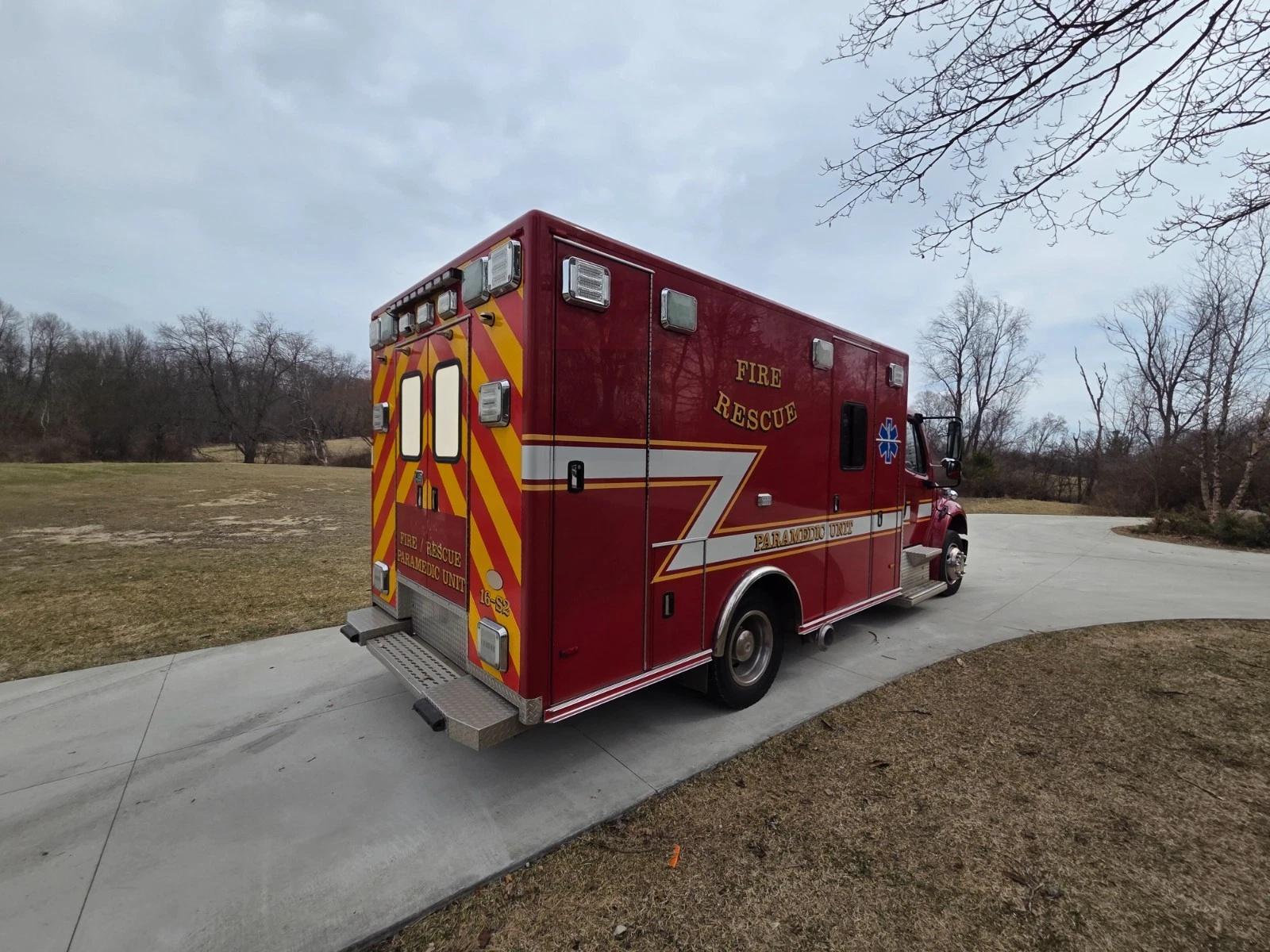 2016 PL-Custom Freightliner Type I Ambulance - image 5