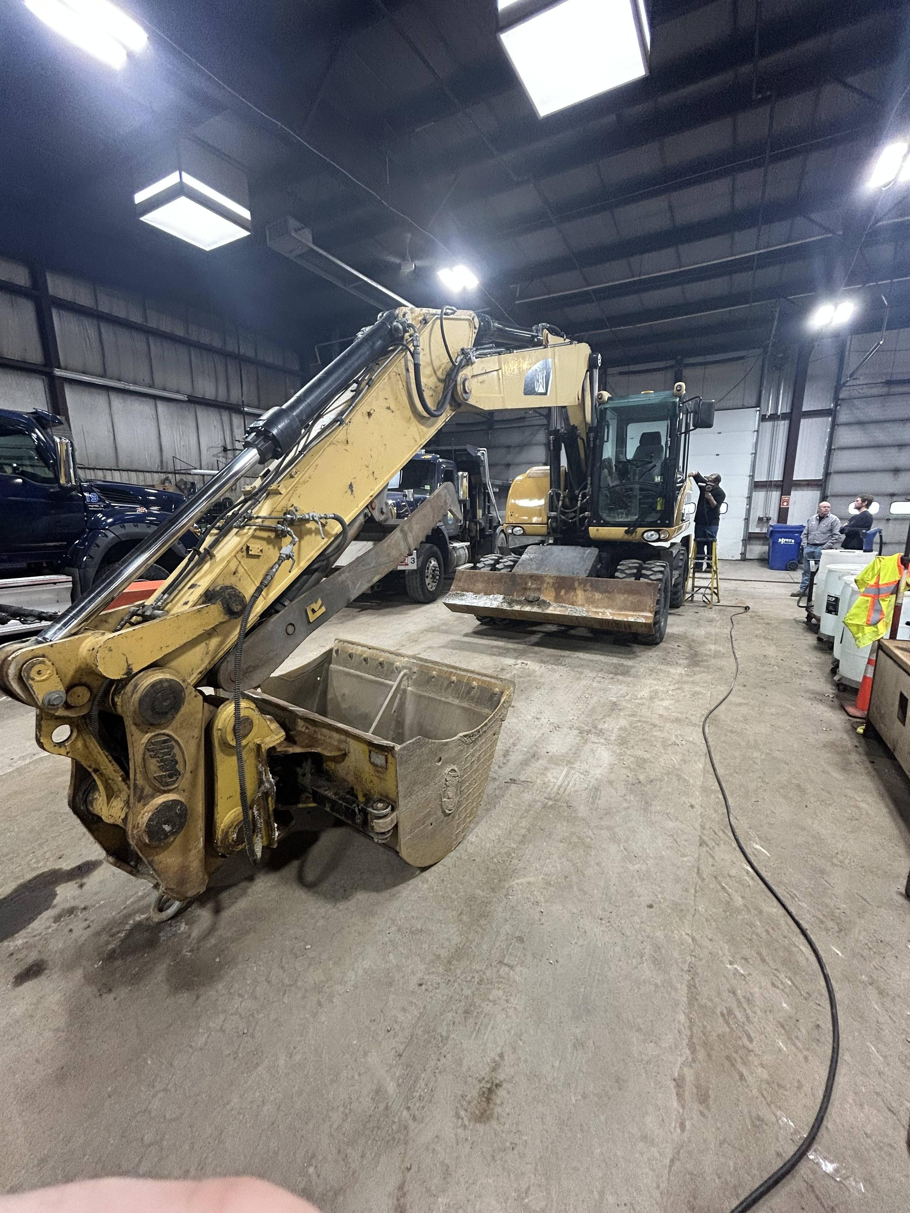 2010 Caterpillar M318D Excavator - image 15