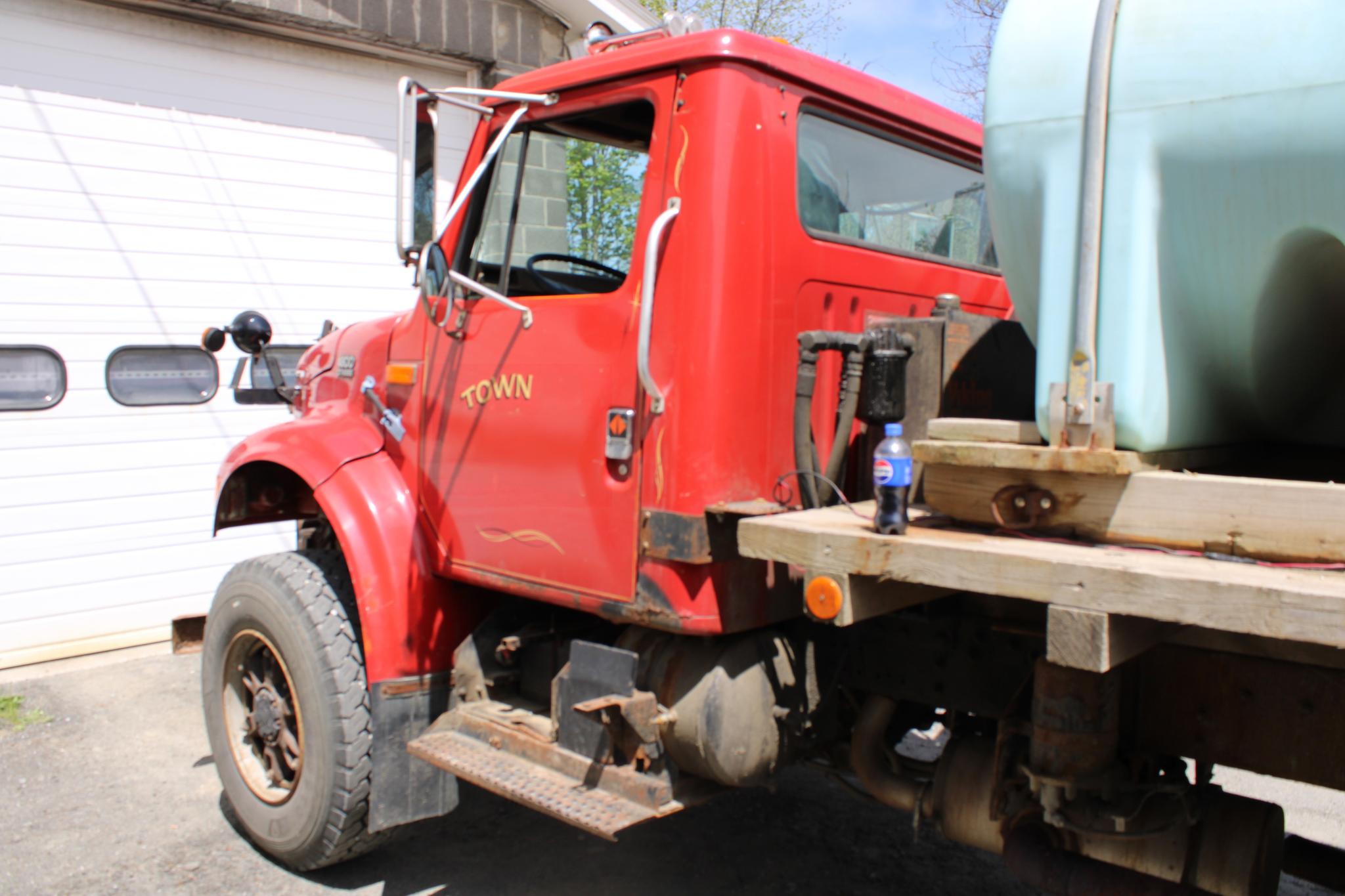 1991 International 4800 DT Flatbed - image 3