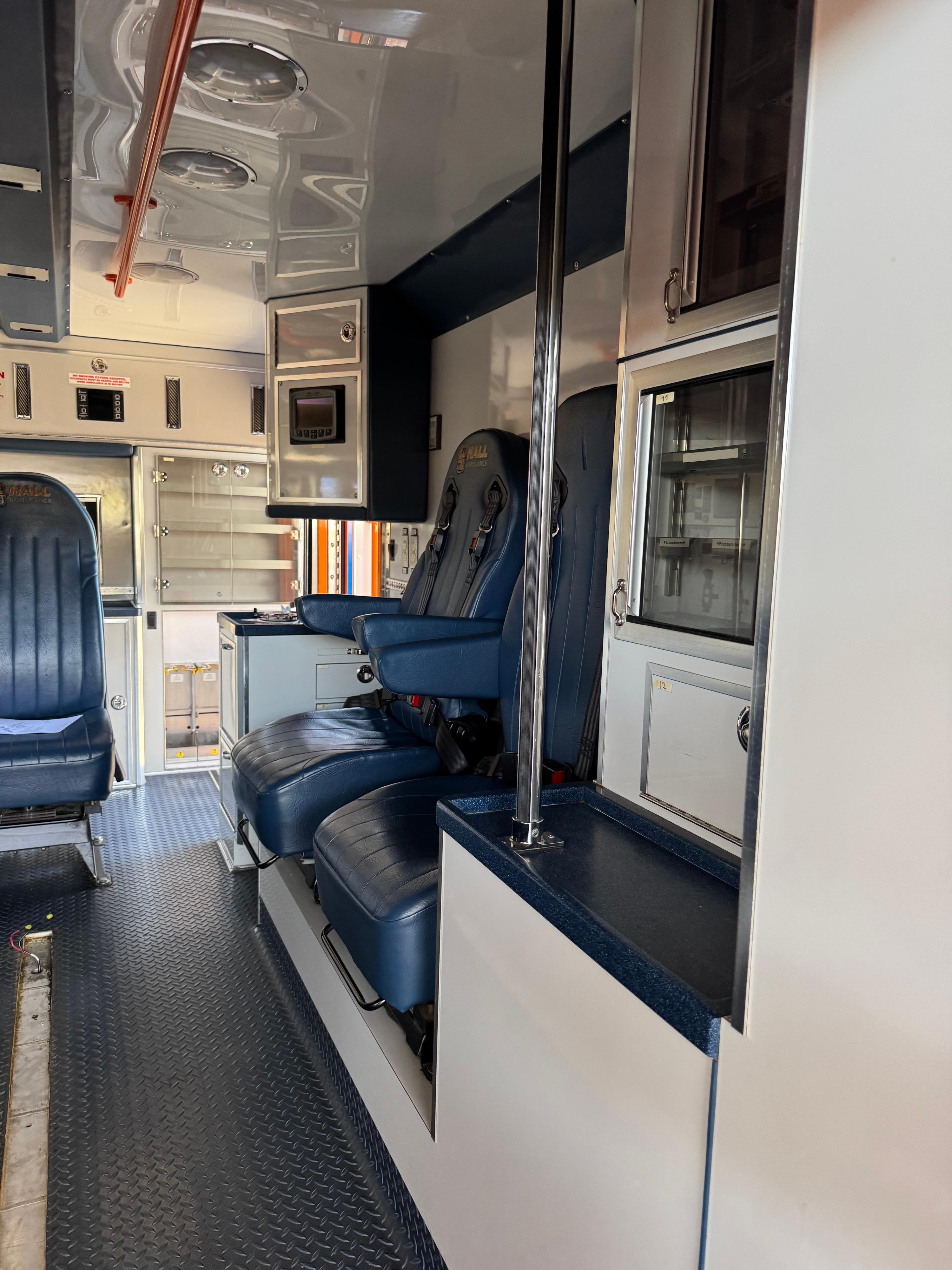 2016 International Type I Ambulance - image 10