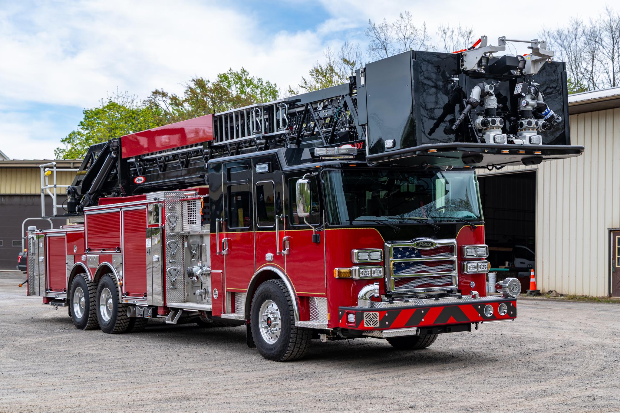 2025 Pierce Enforcer 100' Quint - image 2