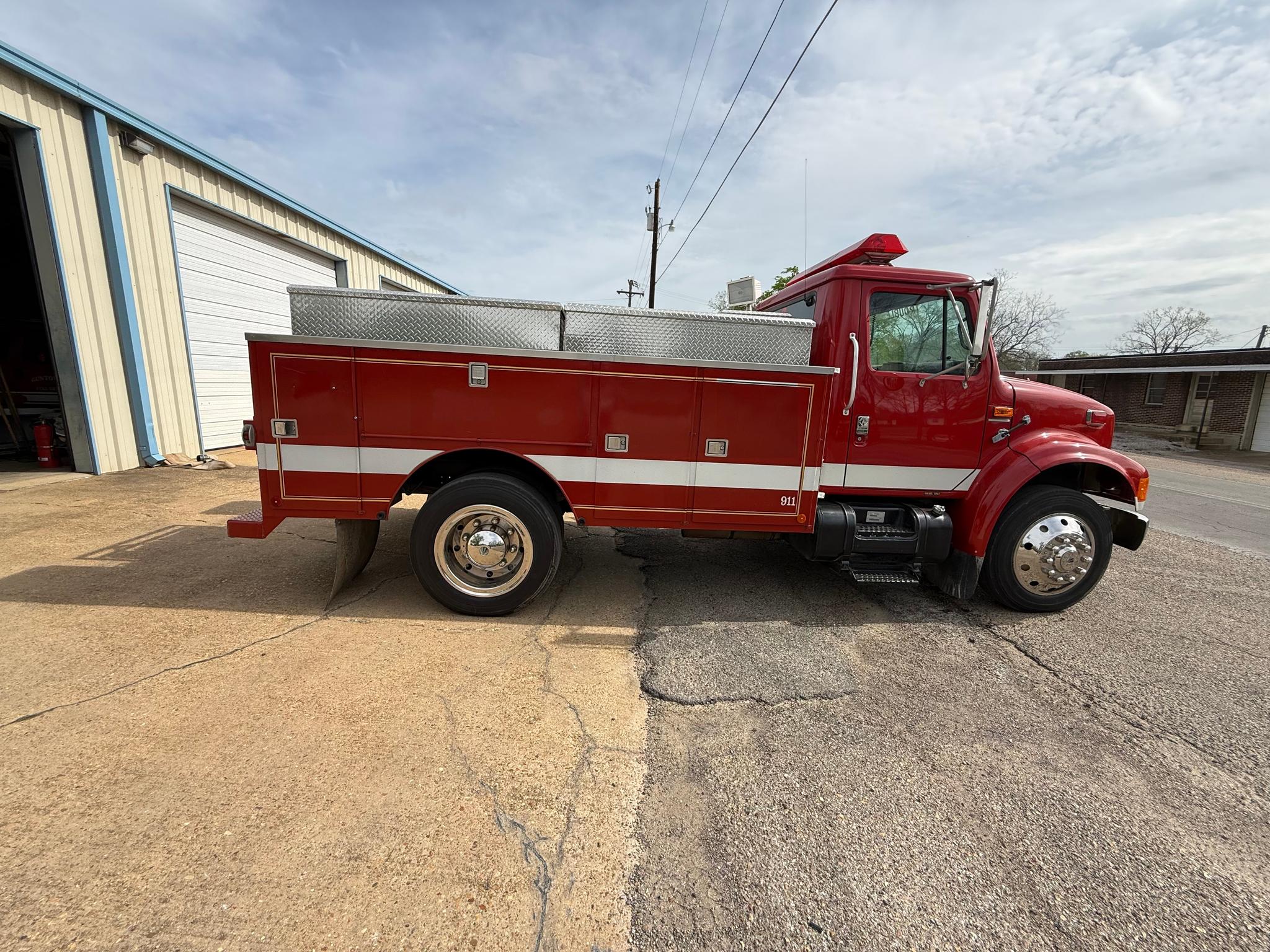 1998 International 4700 Brush Truck - image 2