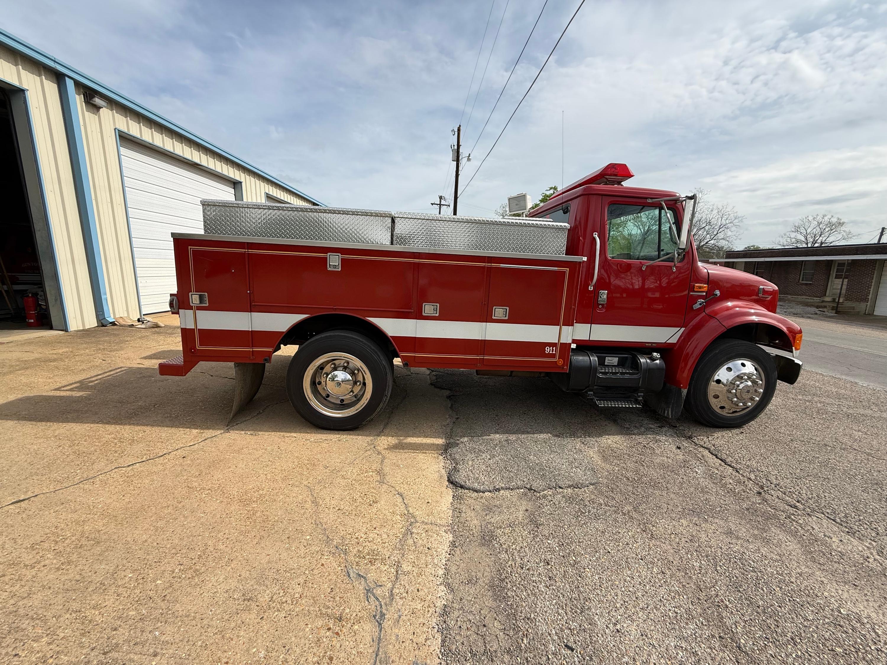 1998 International 4700 Brush Truck - image 2