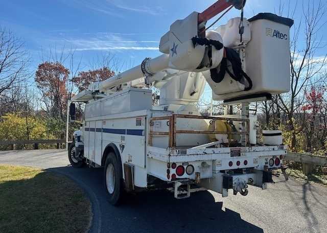 2006 International 4300 Bucket Truck w/Altec AM55 Boom — photo 6