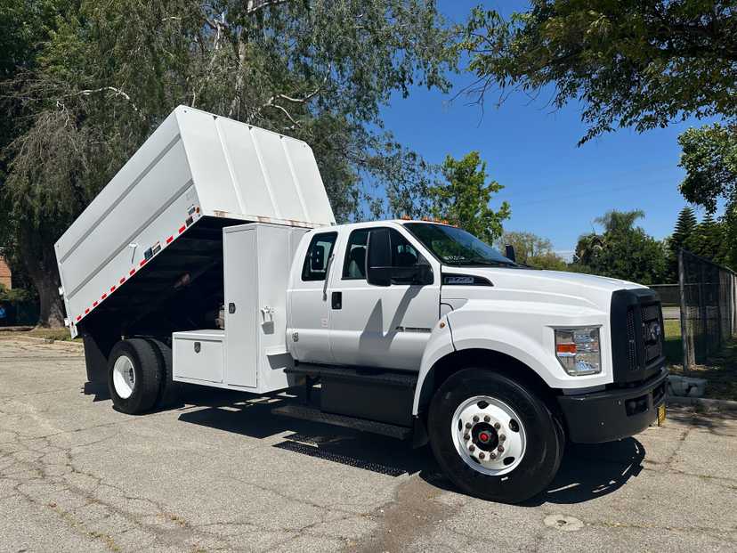 2022 Ford F-750 Extra Cab Chipper Dump Truck — photo 2