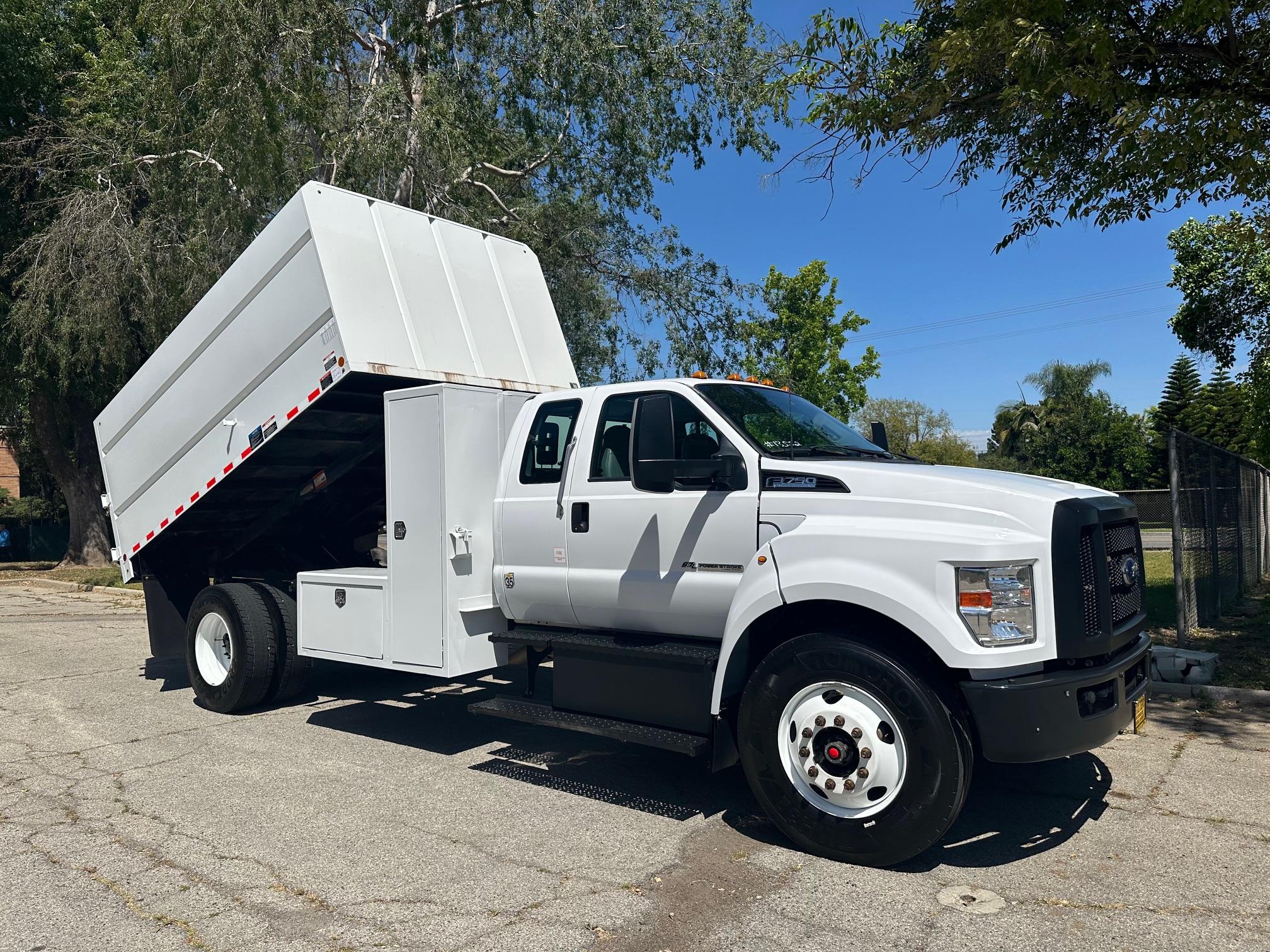 2022 Ford F-750 Extra Cab Chipper Dump Truck - image 2