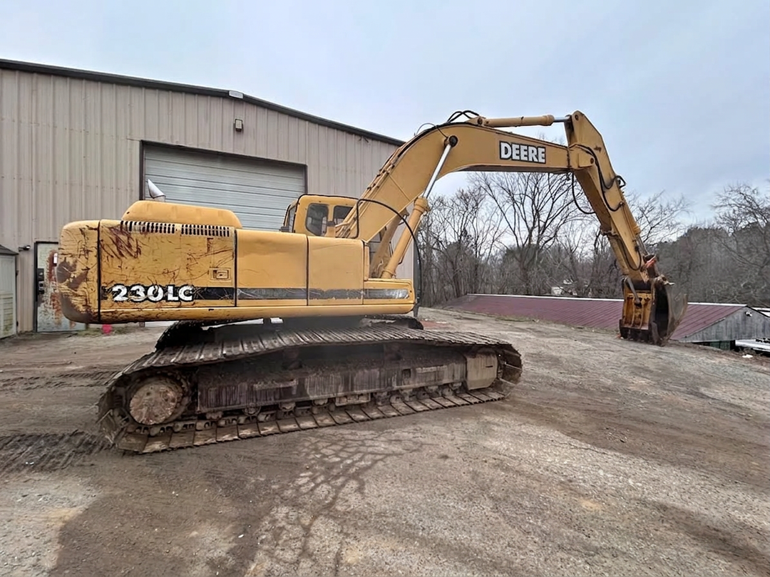 2001 John Deere 230LC Excavator