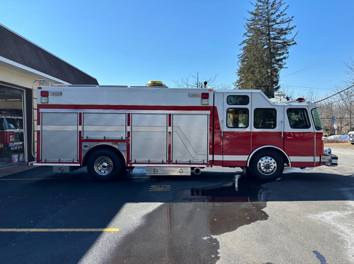 1997 E-One Heavy Rescue - image 4