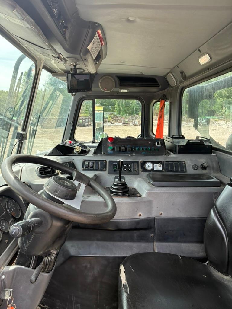 2020 Peterbilt E-Z Pack Front Loader - image 12