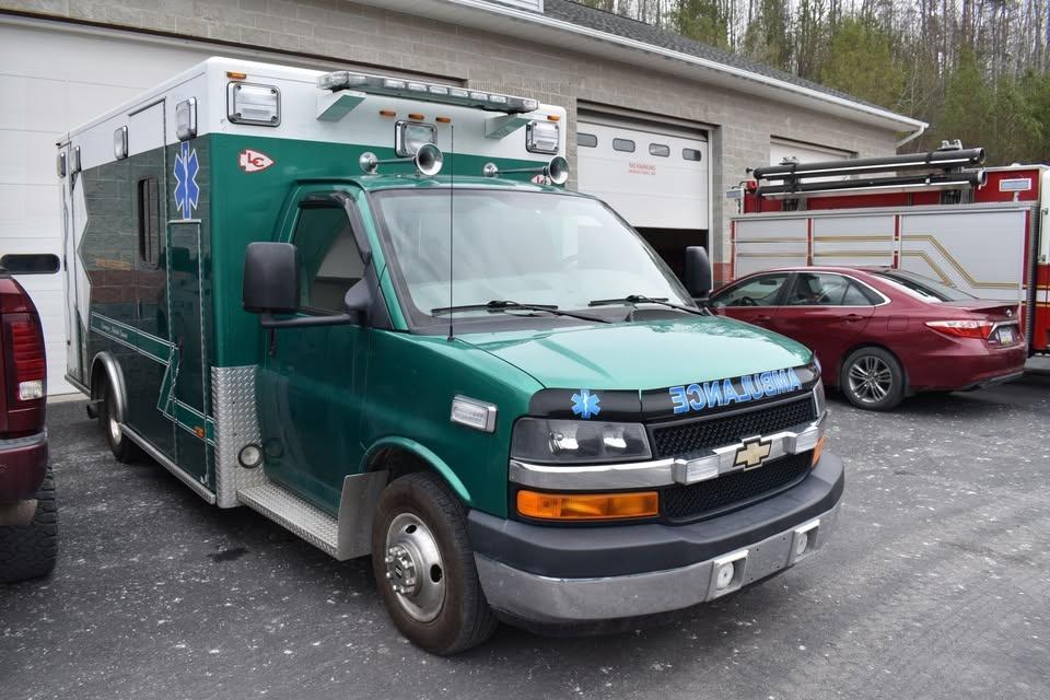 2010 PL-Custom Chevrolet Type III Ambulance - image 3