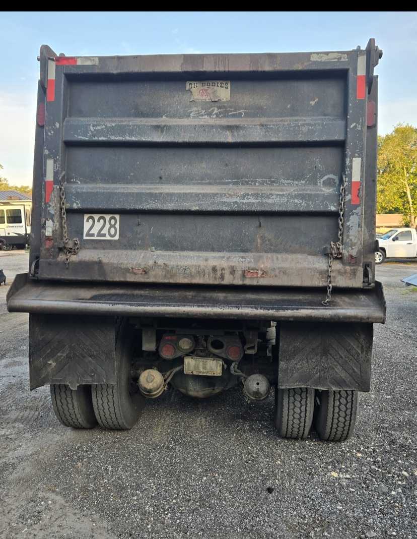 2018 Peterbilt 348 Dump Truck — photo 4