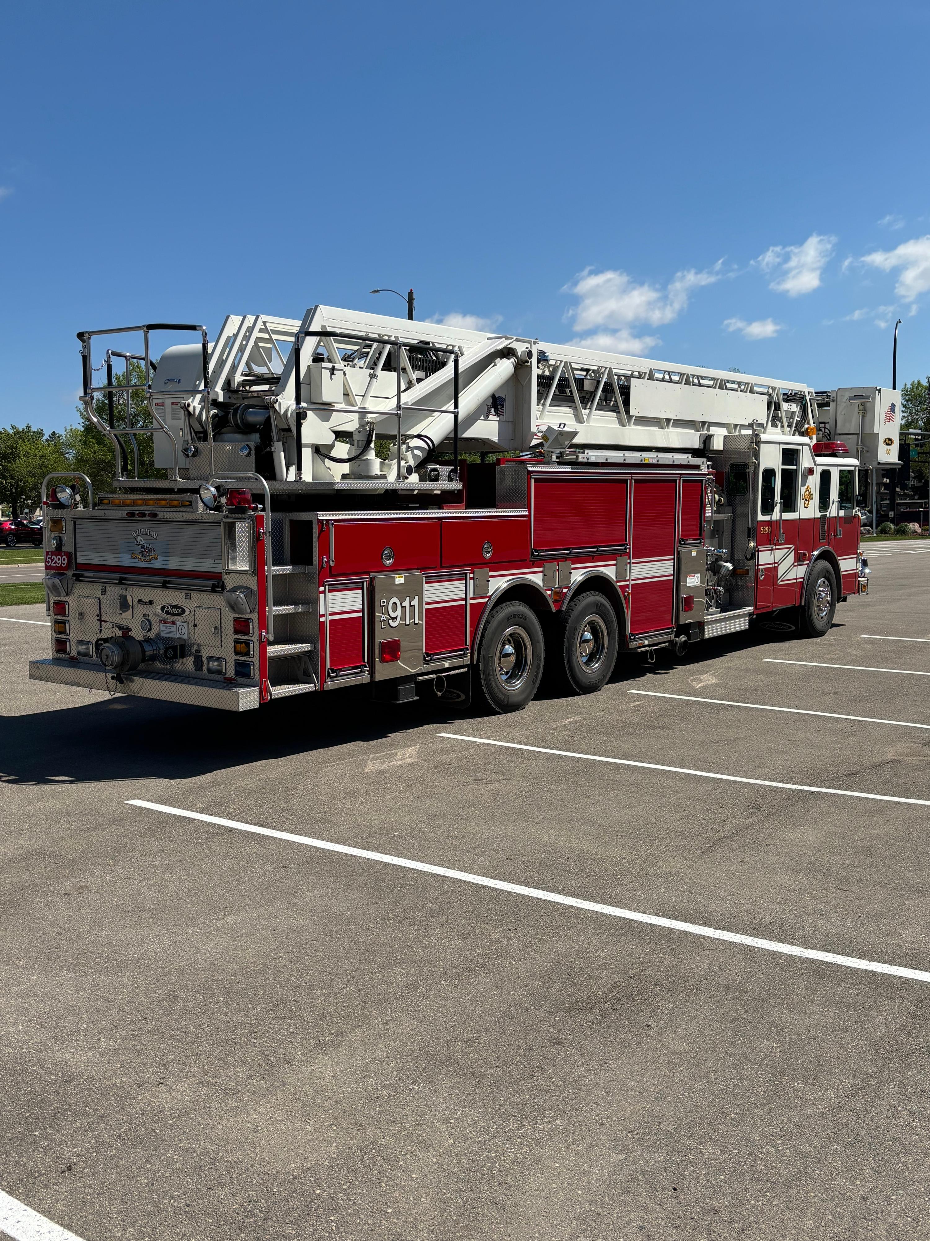 1999 Pierce 100' Aerial - image 9