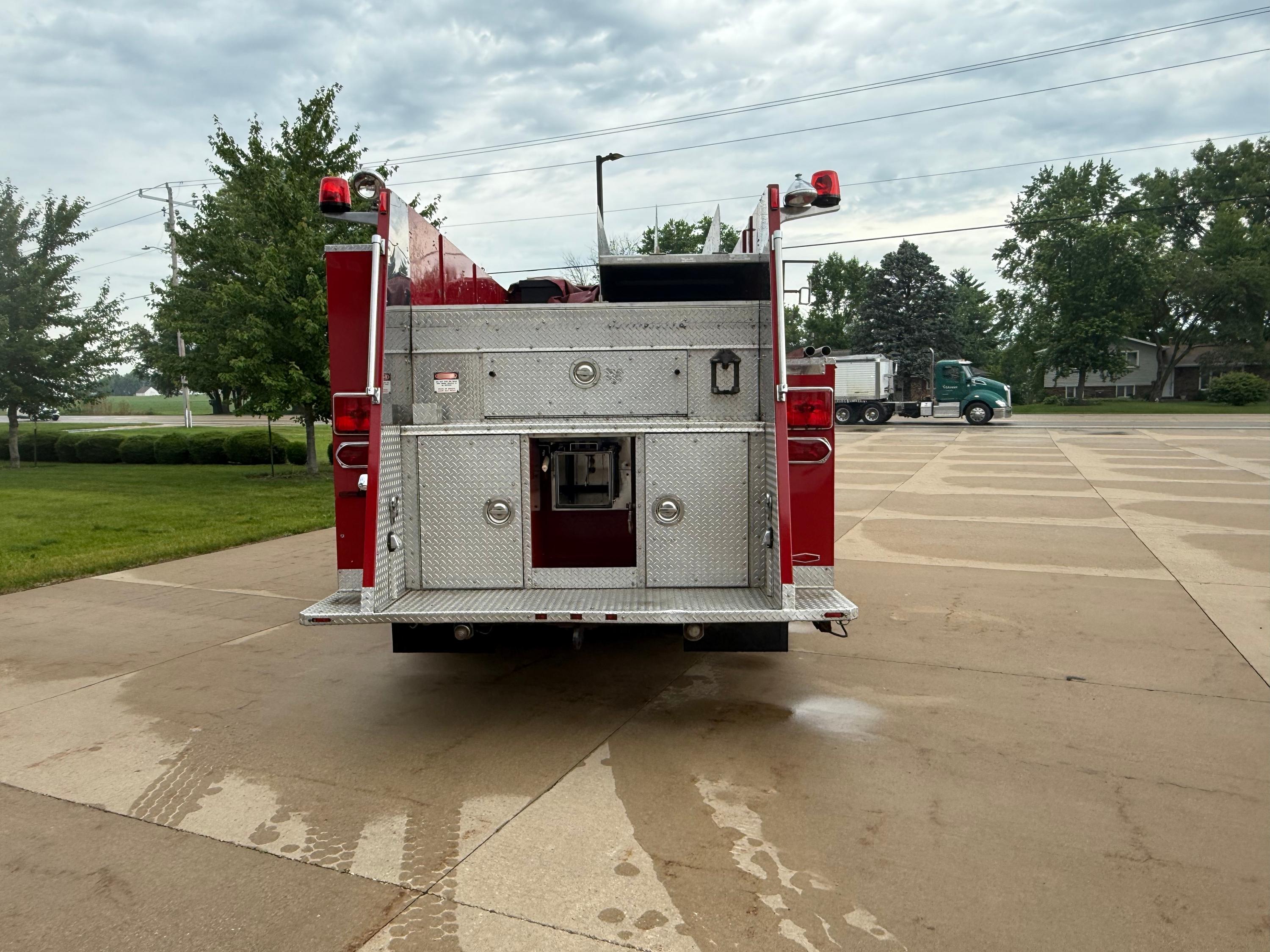 1986 Pierce Ford Pumper - image 4