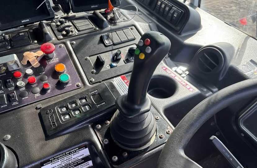 2019 Autocar Heil Automated Side Loader — photo 7