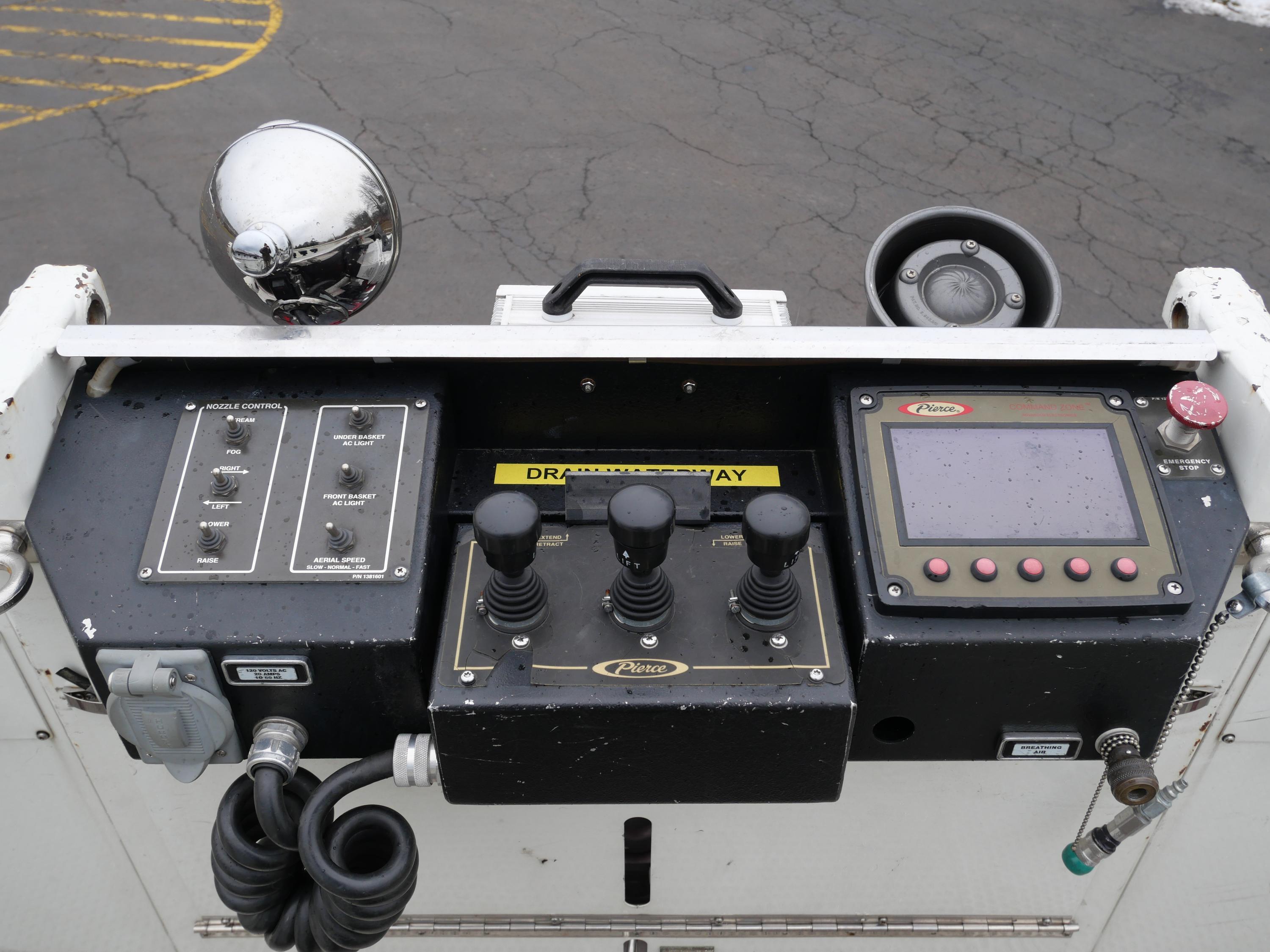 2008 Pierce Arrow XT 100' Quint - image 29