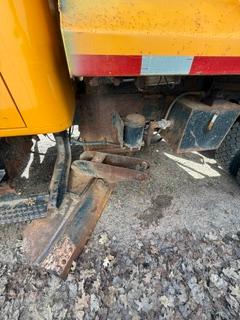 1997 International 4700 Dump Truck - image 9