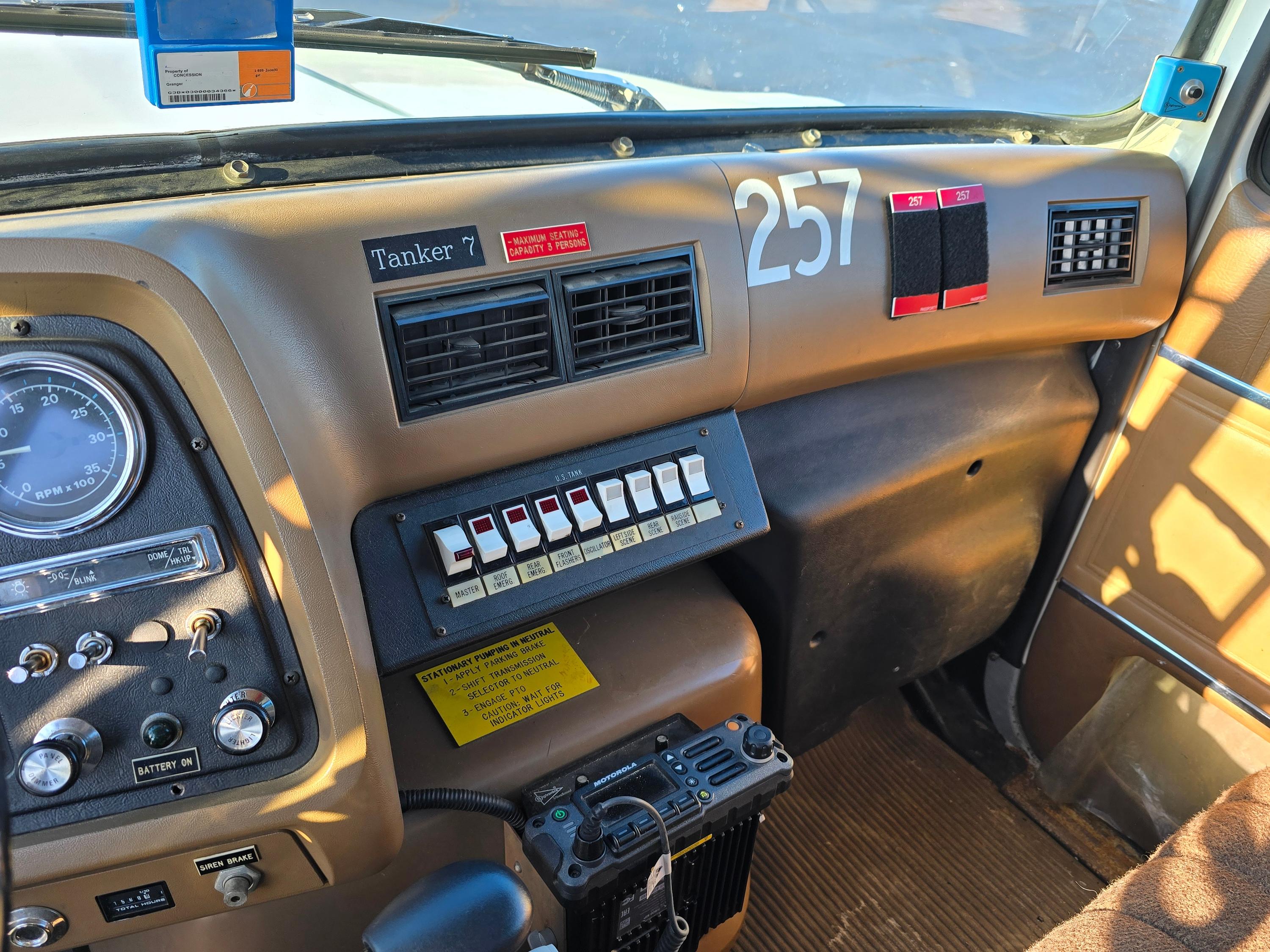 1993 Ford L8000 Pumper Tanker - image 10