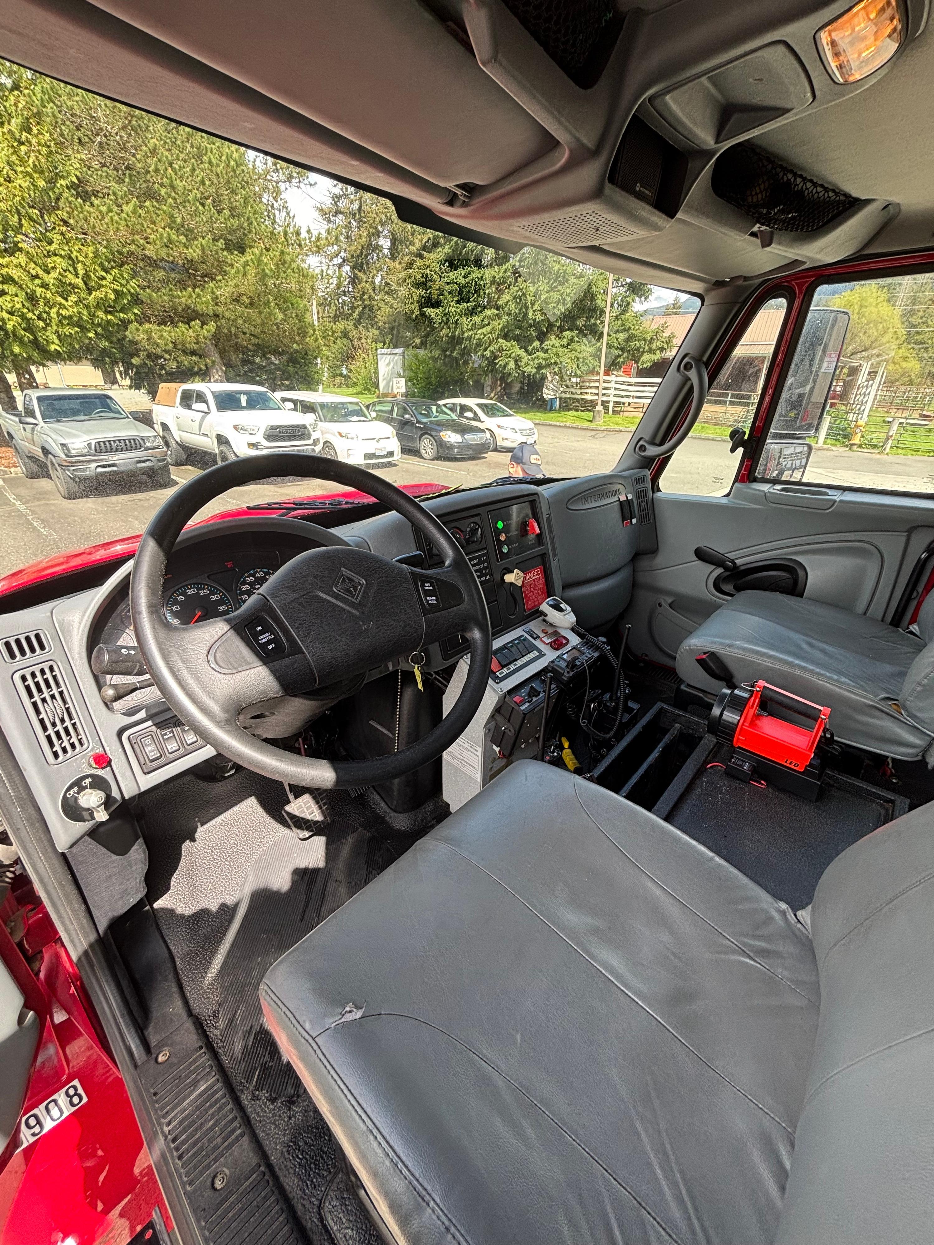 2008 H&W International 4x4 Pumper - image 7