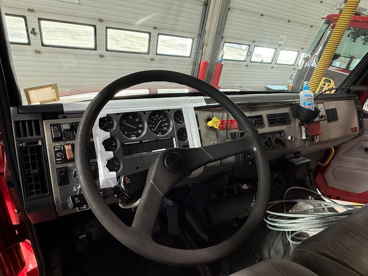 1999 Freightliner FL-70 Heavy Rescue - image 11