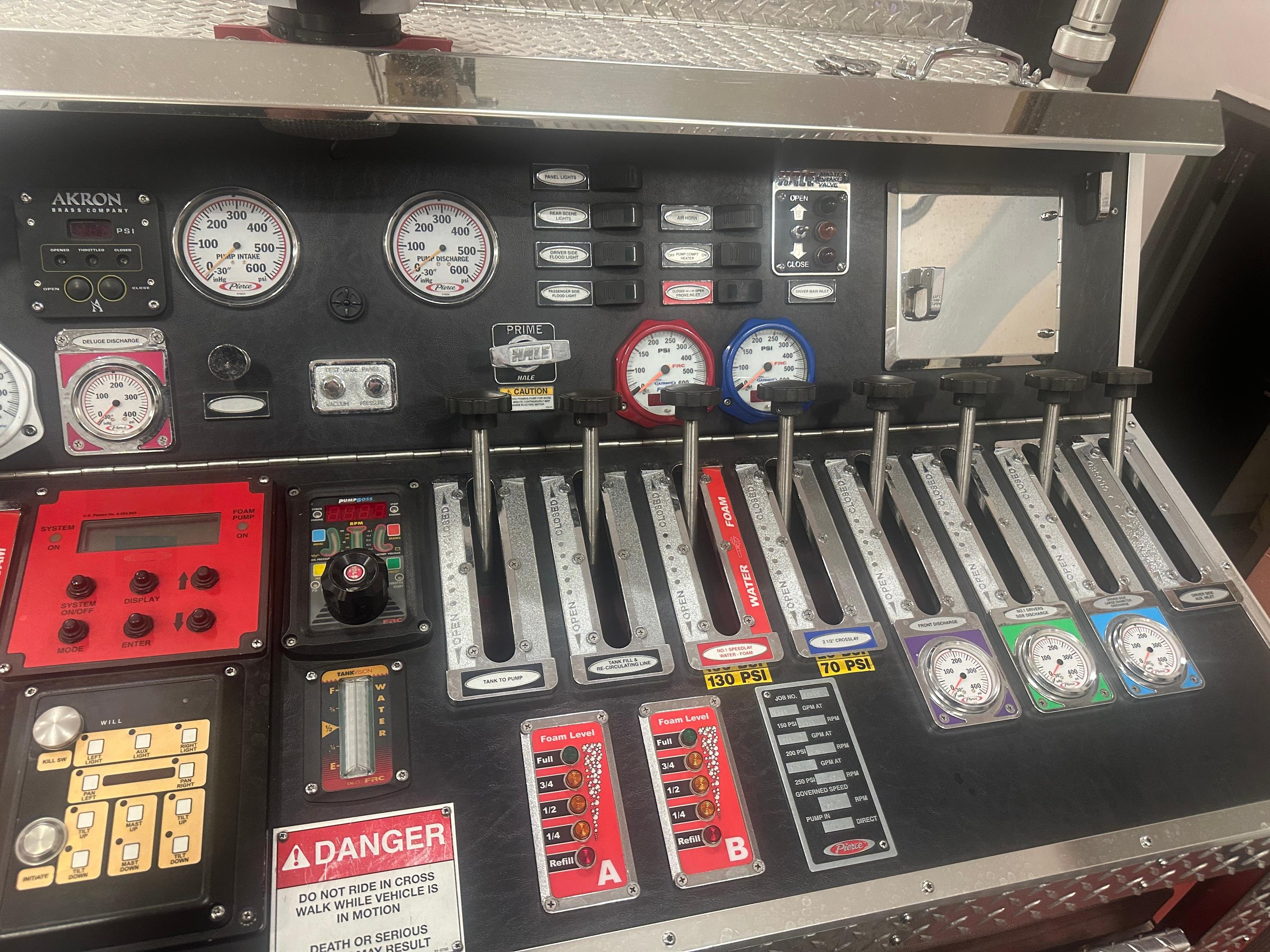 2007 Pierce Quantum Pumper - image 11