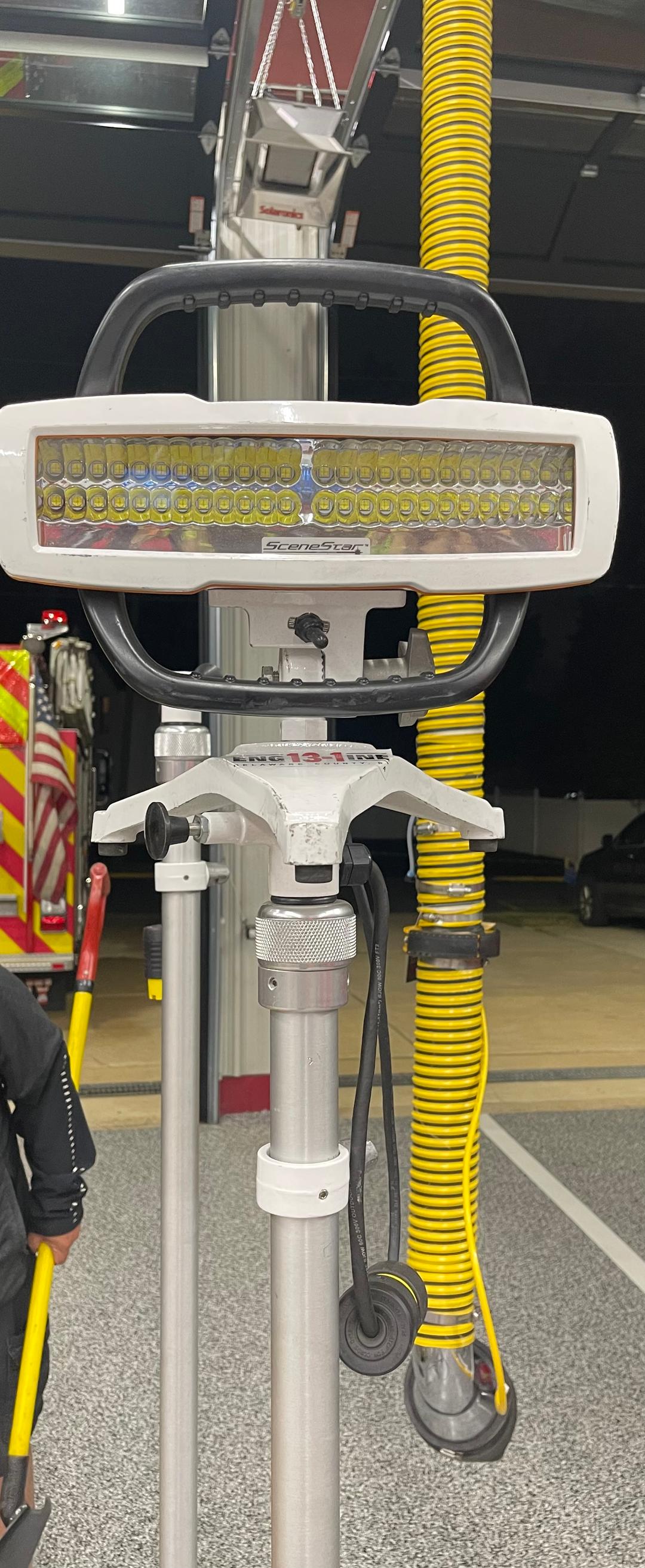 2 LED Scene lights w Tripods