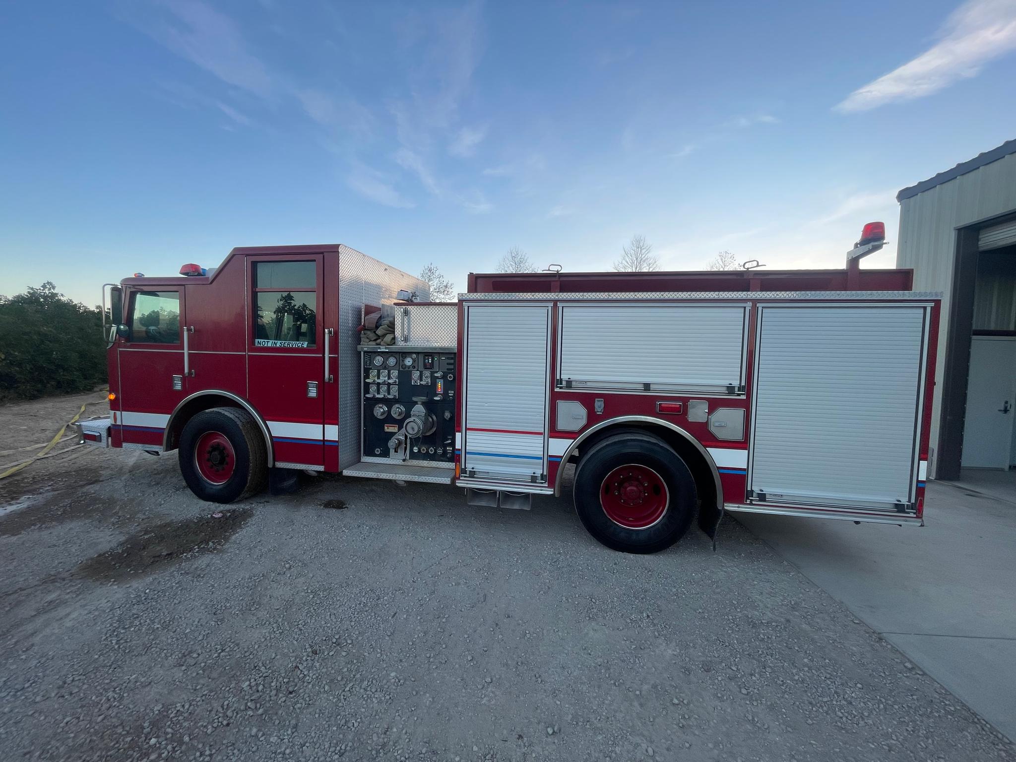 2004 Pierce Fire Engine - image 2