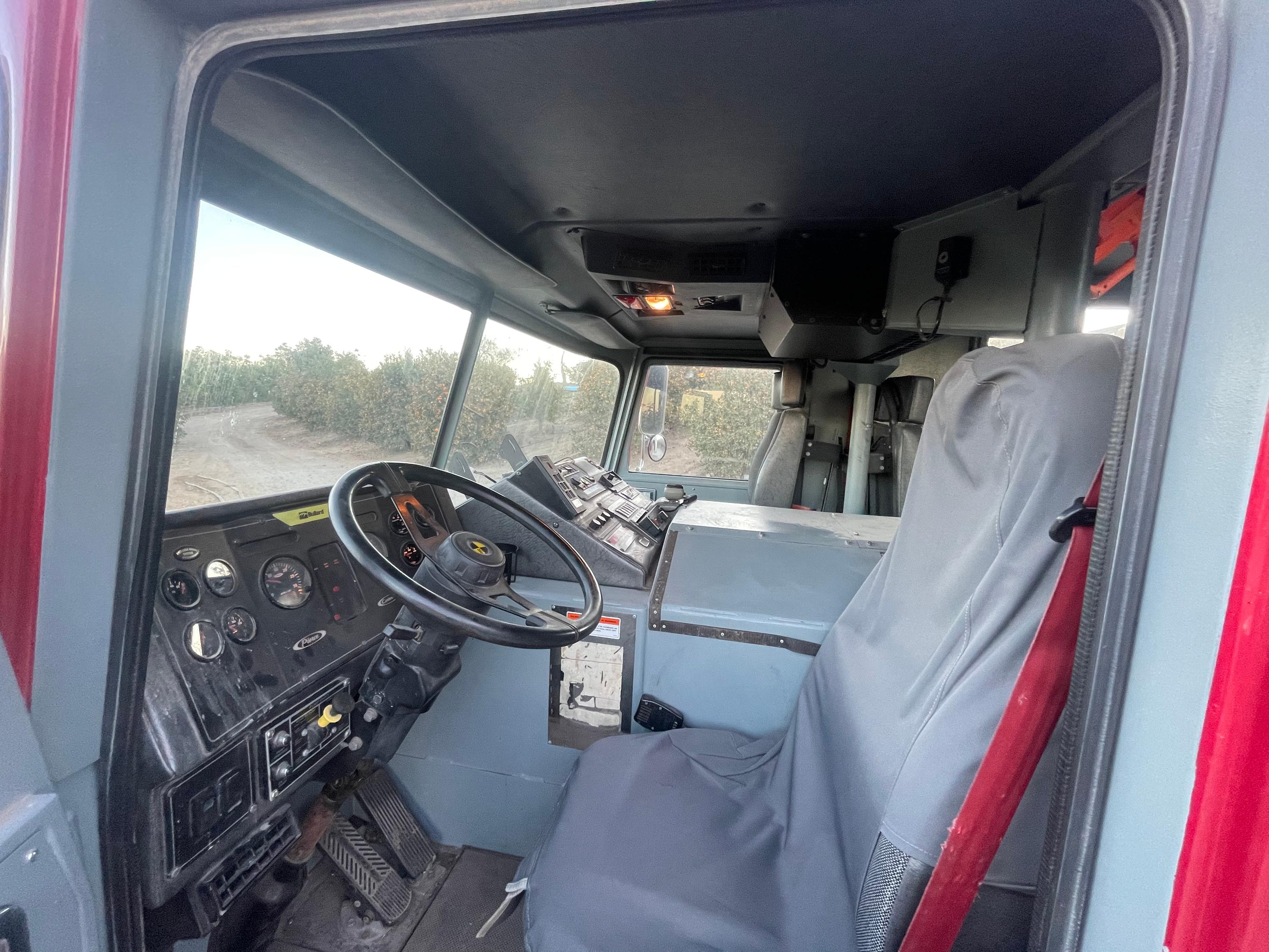 2004 Pierce Fire Engine - image 6