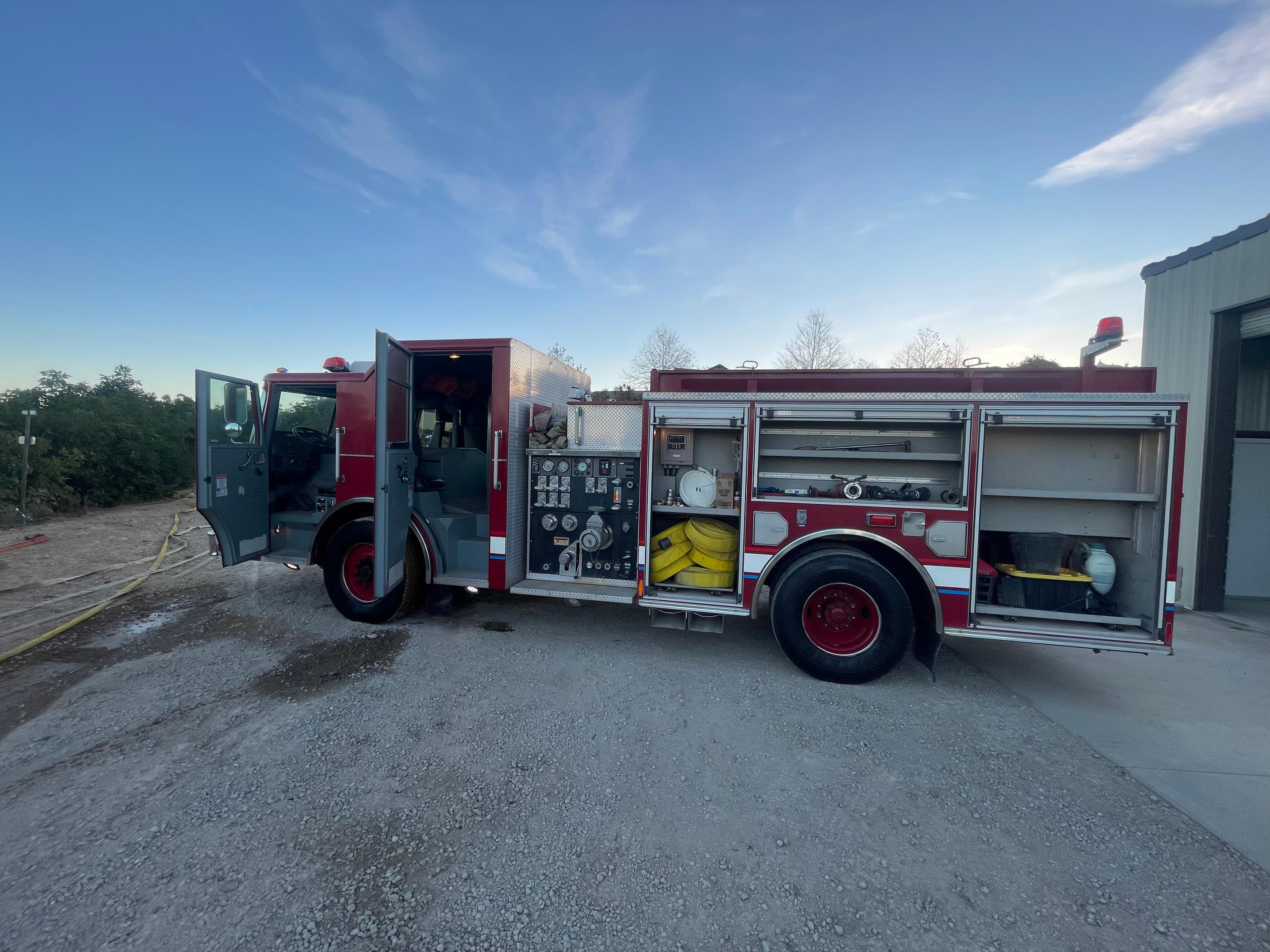 2004 Pierce Fire Engine - image 9