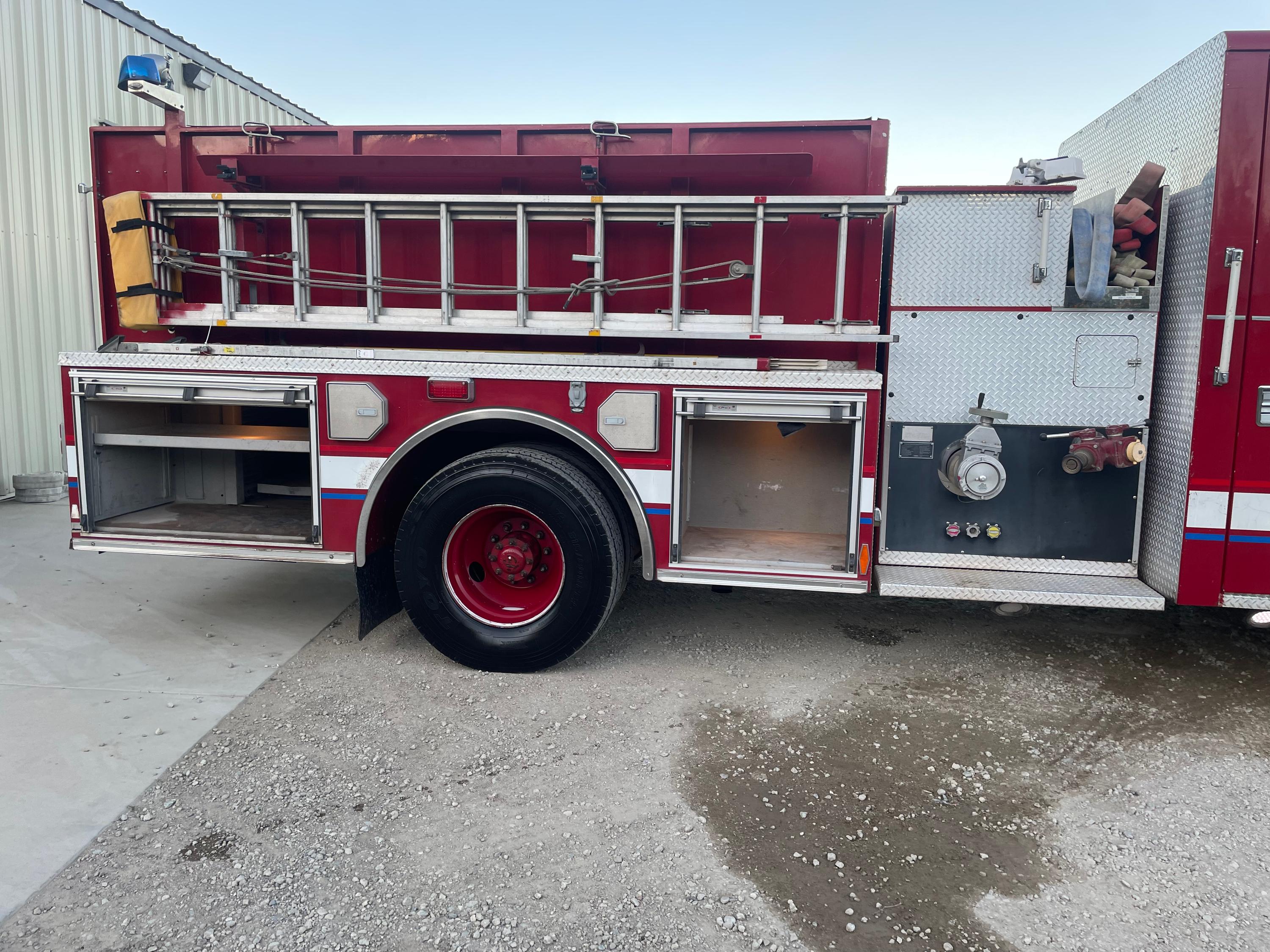 2004 Pierce Fire Engine - image 10