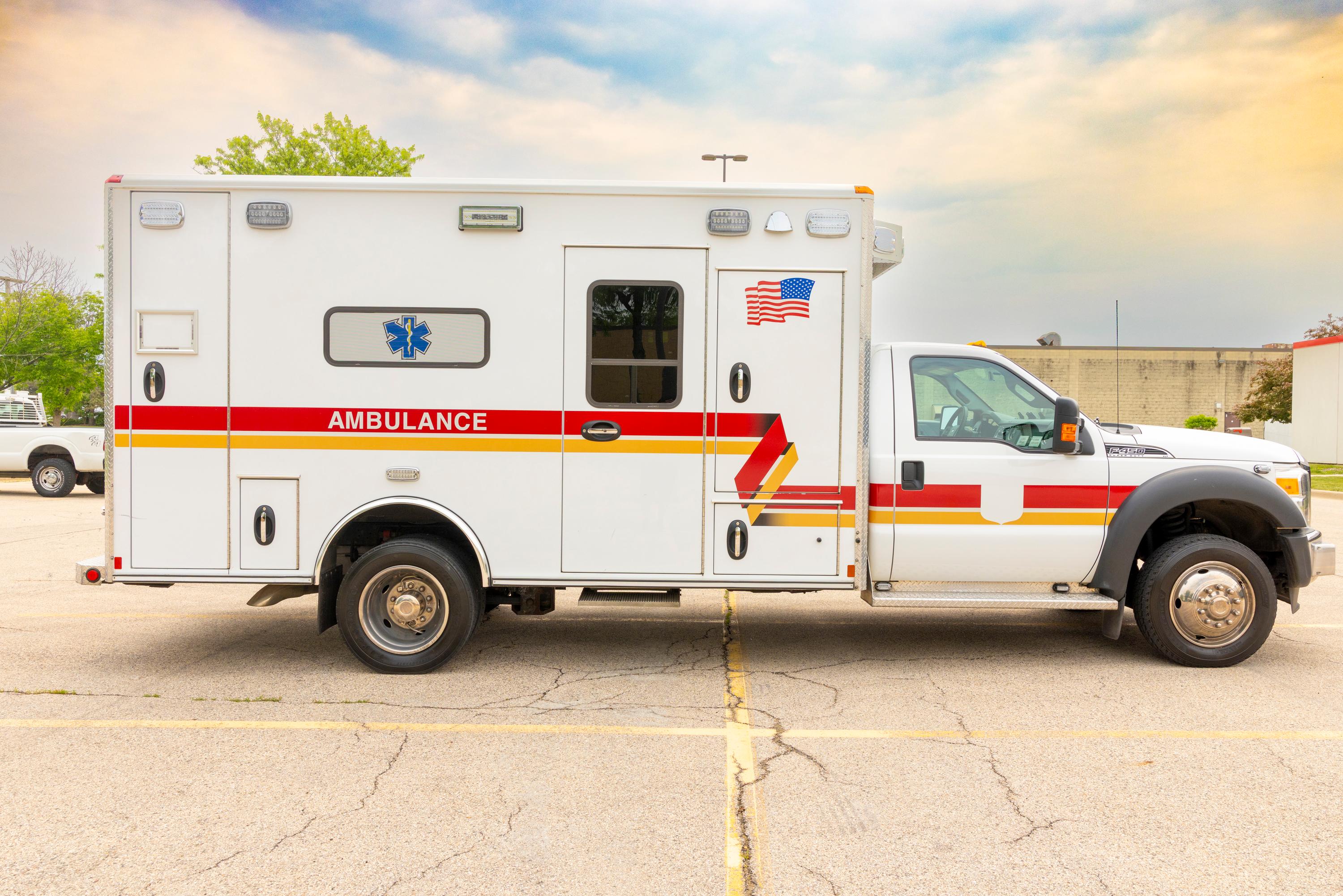 2014 Ford F-450 4x4 Type I - image 4