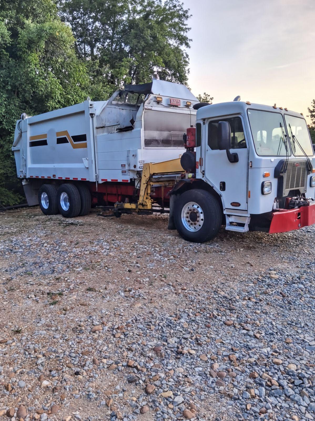 2019 Peterbilt Heil Automated Side Loader - image 1