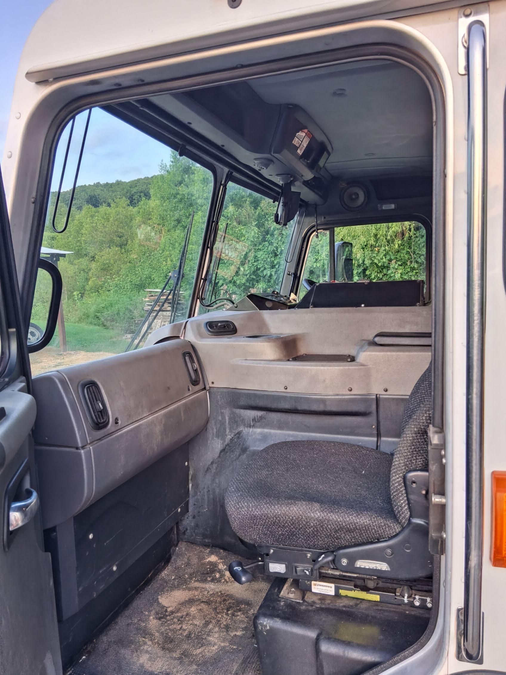 2019 Peterbilt Heil Automated Side Loader - image 4