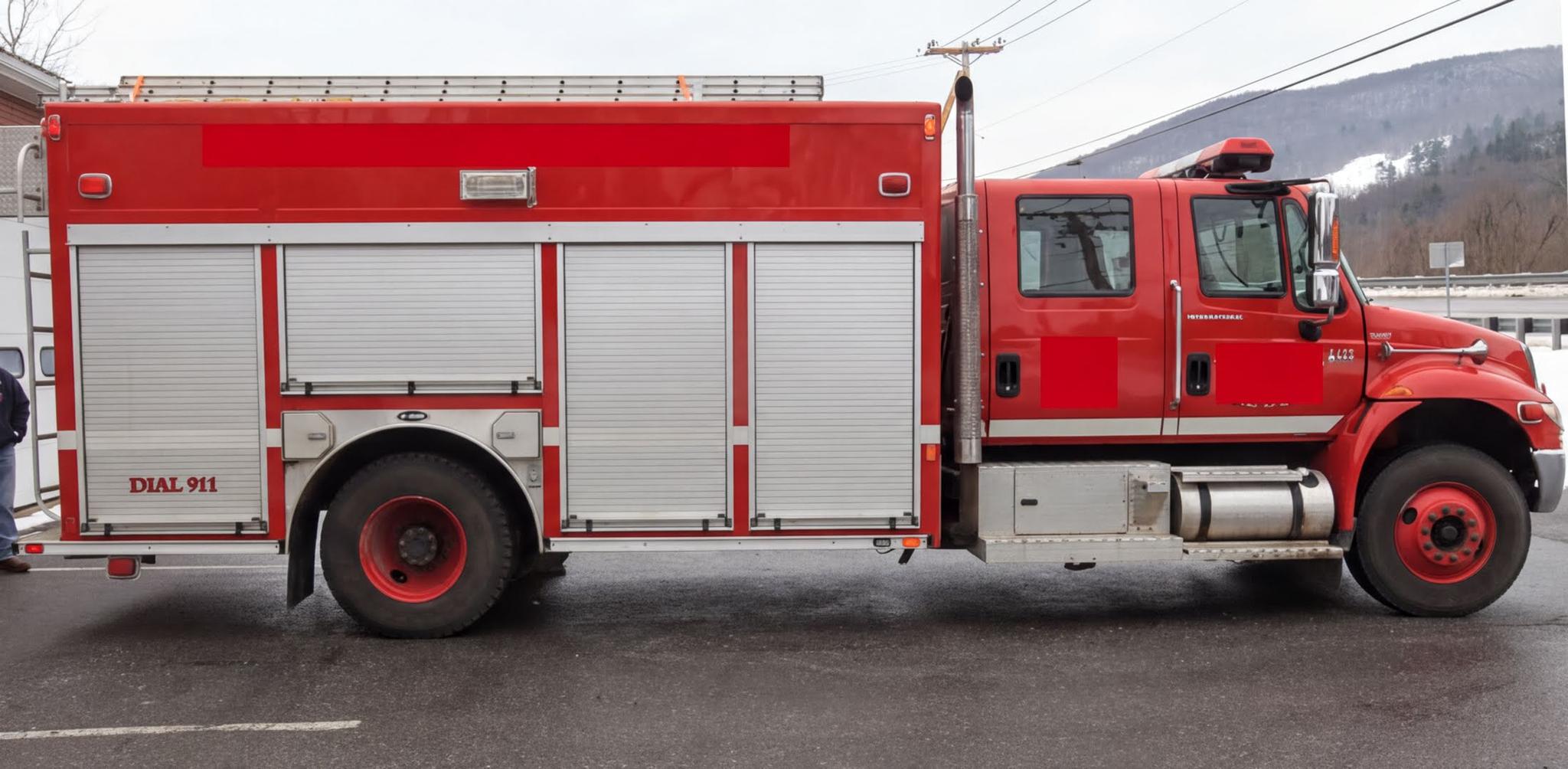 2005 E-One International Heavy Rescue - image 5