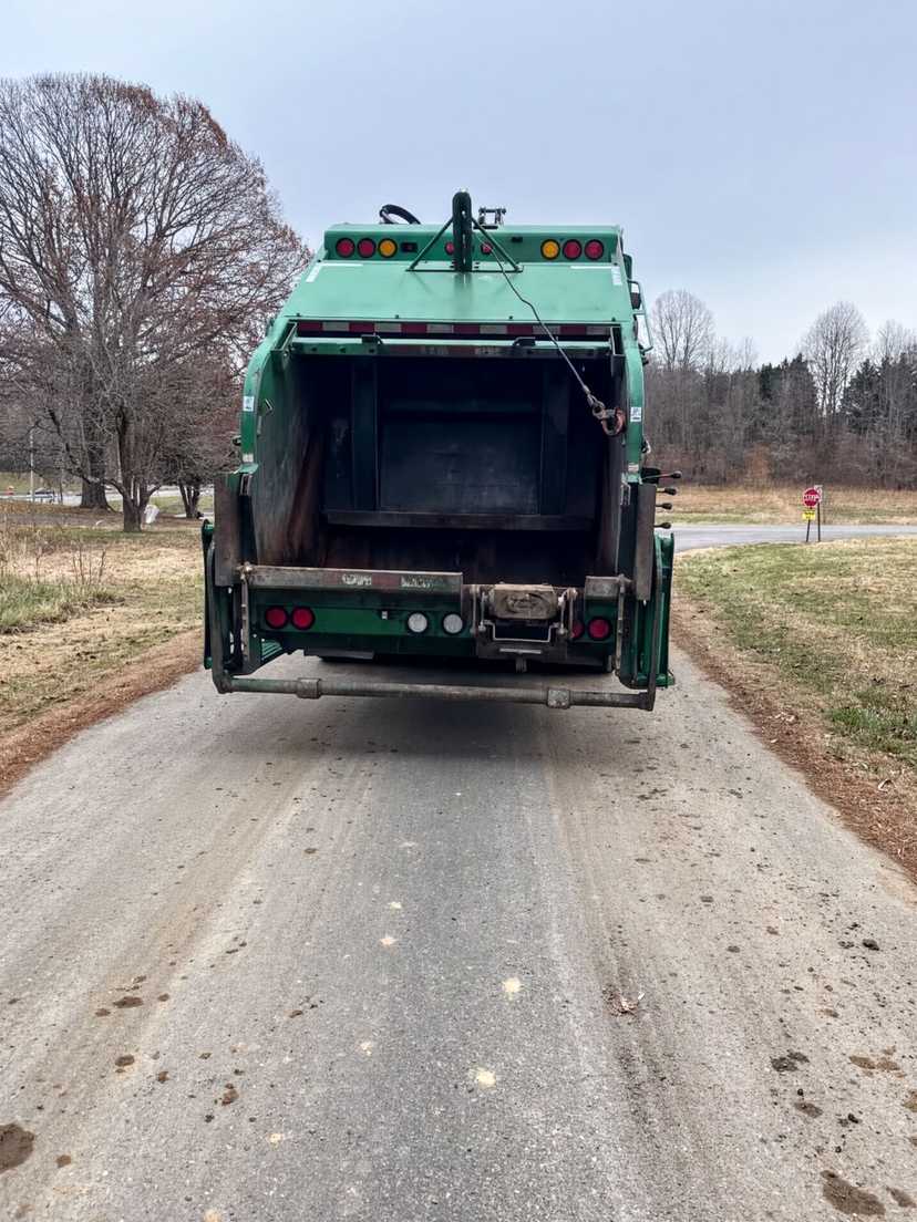 2020 Peterbilt Loadmaster Rear Loader — photo 3