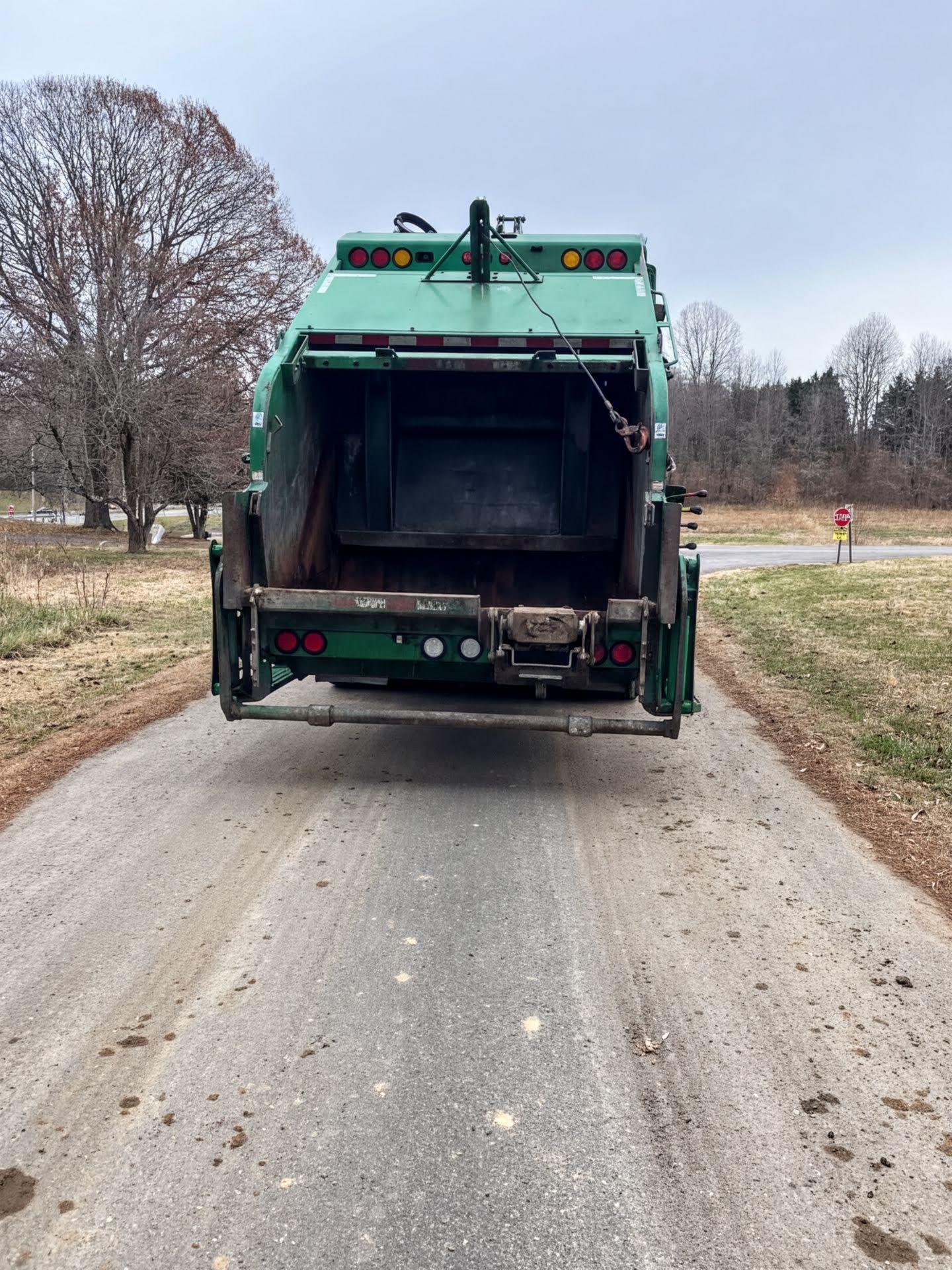 2020 Peterbilt Loadmaster Rear Loader - image 3