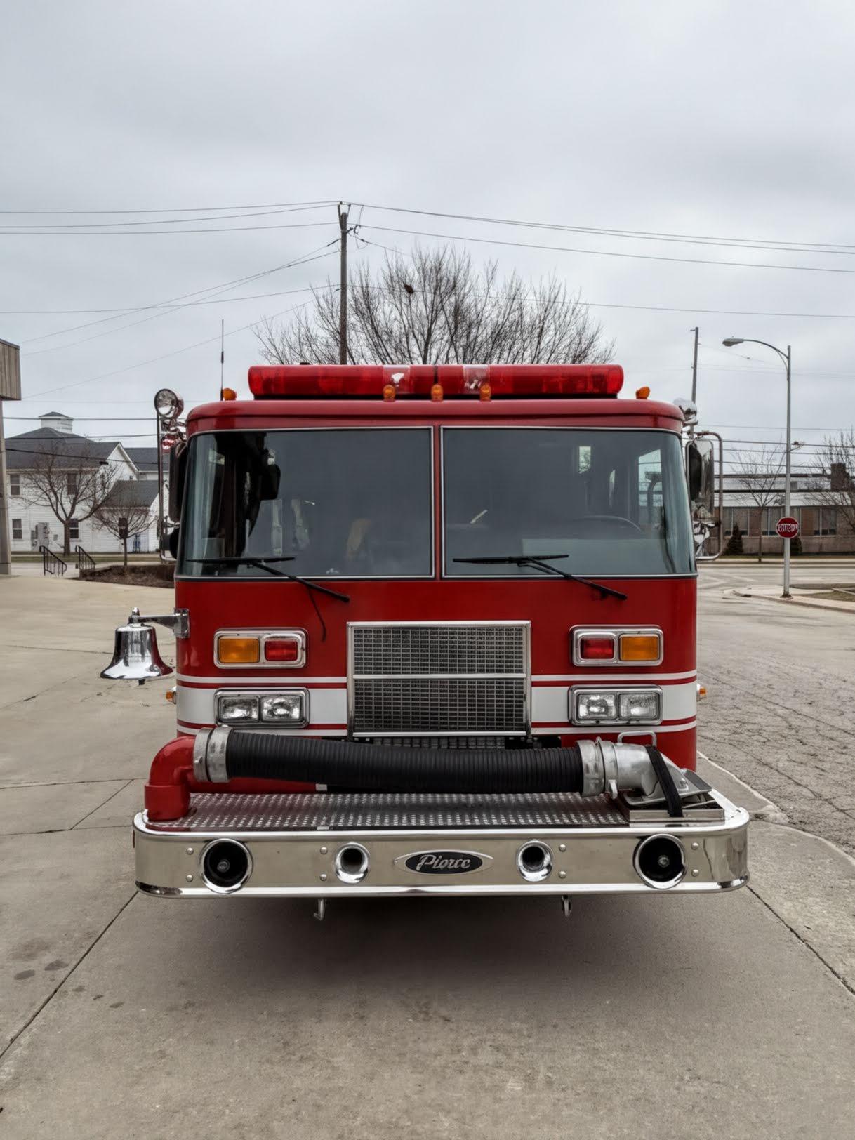 1999 Pierce Saber Pumper Tanker - image 2