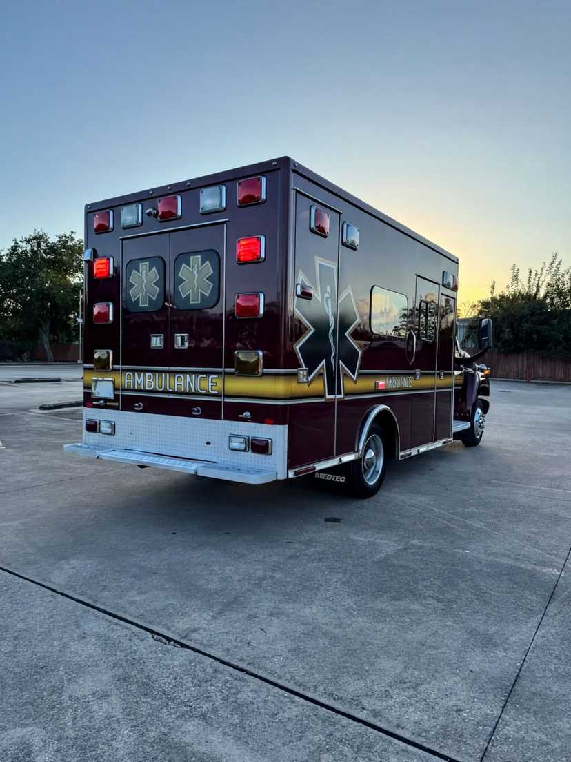 2009 MedTec Chevrolet Type I Ambulance — photo 5