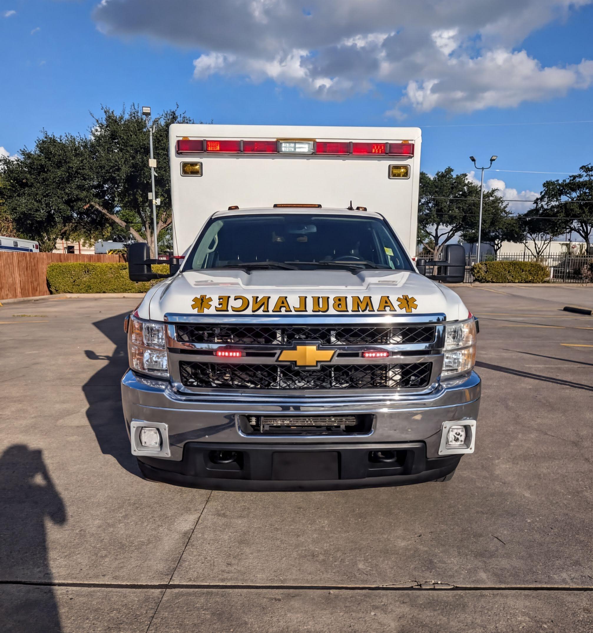 2012 McCoy Miller Chevrolet 4x4 Type I Ambulance - image 4