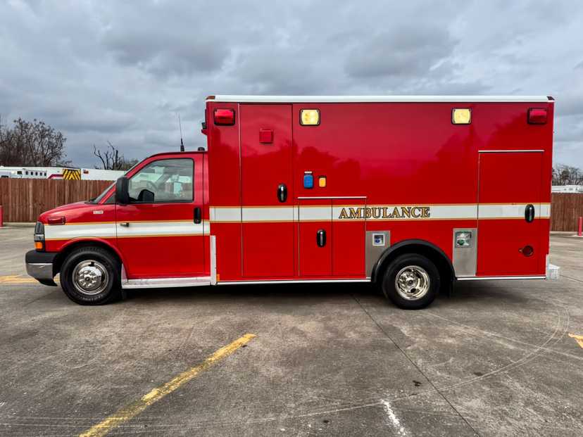 2011 Wheeled Coach Chevrolet Type III Ambulance — photo 2