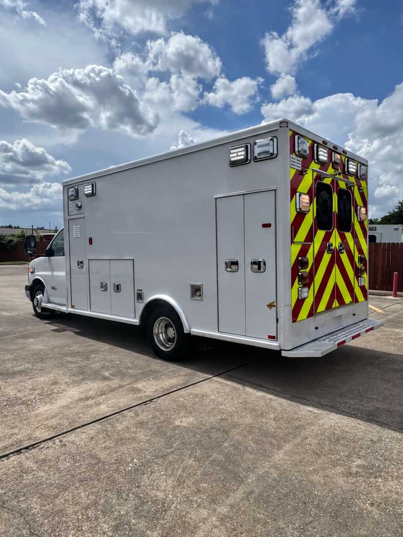 2015 AEV Chevrolet Type III Ambulance — photo 3