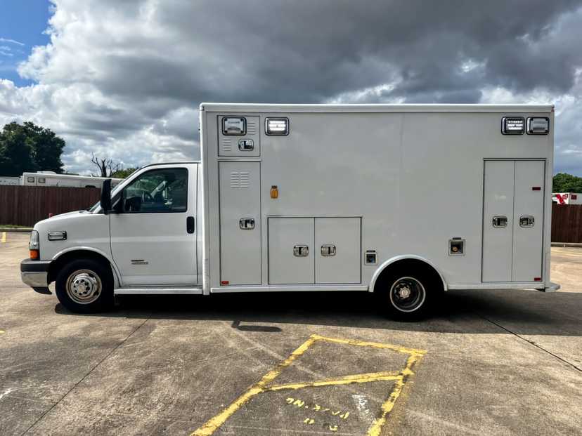 2015 AEV Chevrolet Type III Ambulance — photo 2
