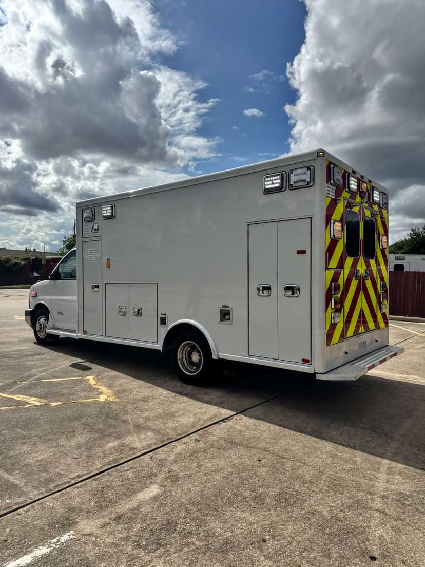 2015 AEV Chevrolet Type III Ambulance — photo 3